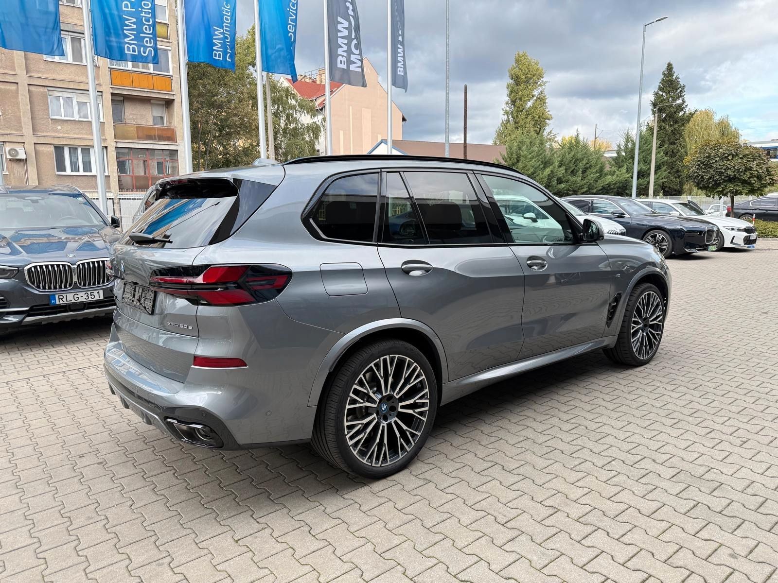 Fahrzeugabbildung BMW X5 50e xDrive MSport ACC,HUD,PANO,HARMAN,LUFT,..