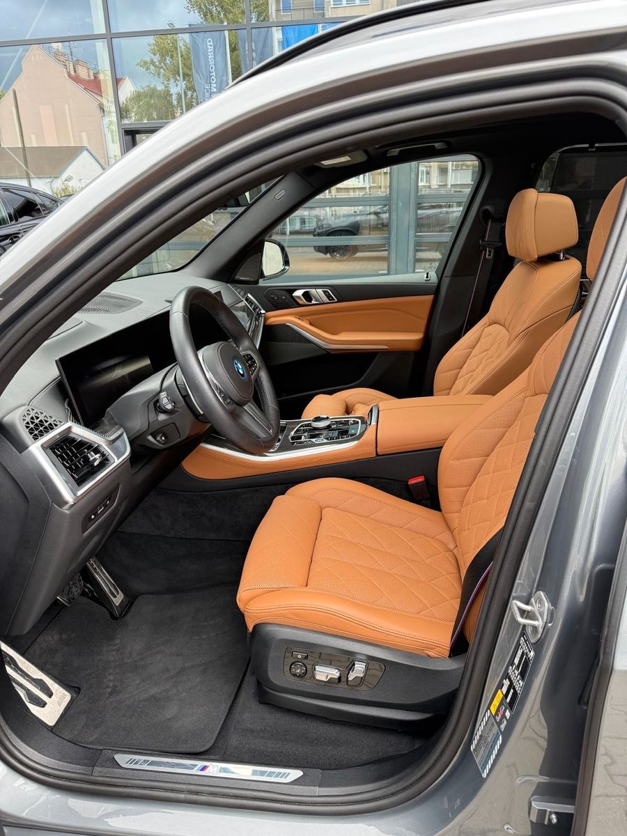 Fahrzeugabbildung BMW X5 50e xDrive MSport ACC,HUD,PANO,HARMAN,LUFT,..