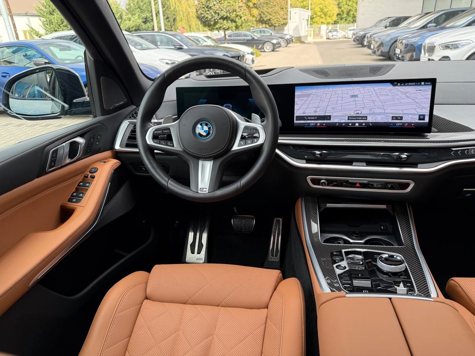 Fahrzeugabbildung BMW X5 50e xDrive MSport ACC,HUD,PANO,HARMAN,LUFT,..