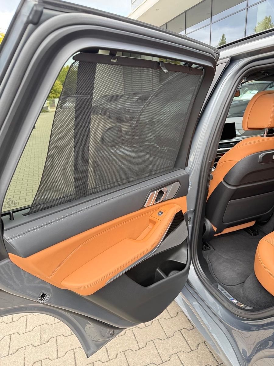Fahrzeugabbildung BMW X5 50e xDrive MSport ACC,HUD,PANO,HARMAN,LUFT,..