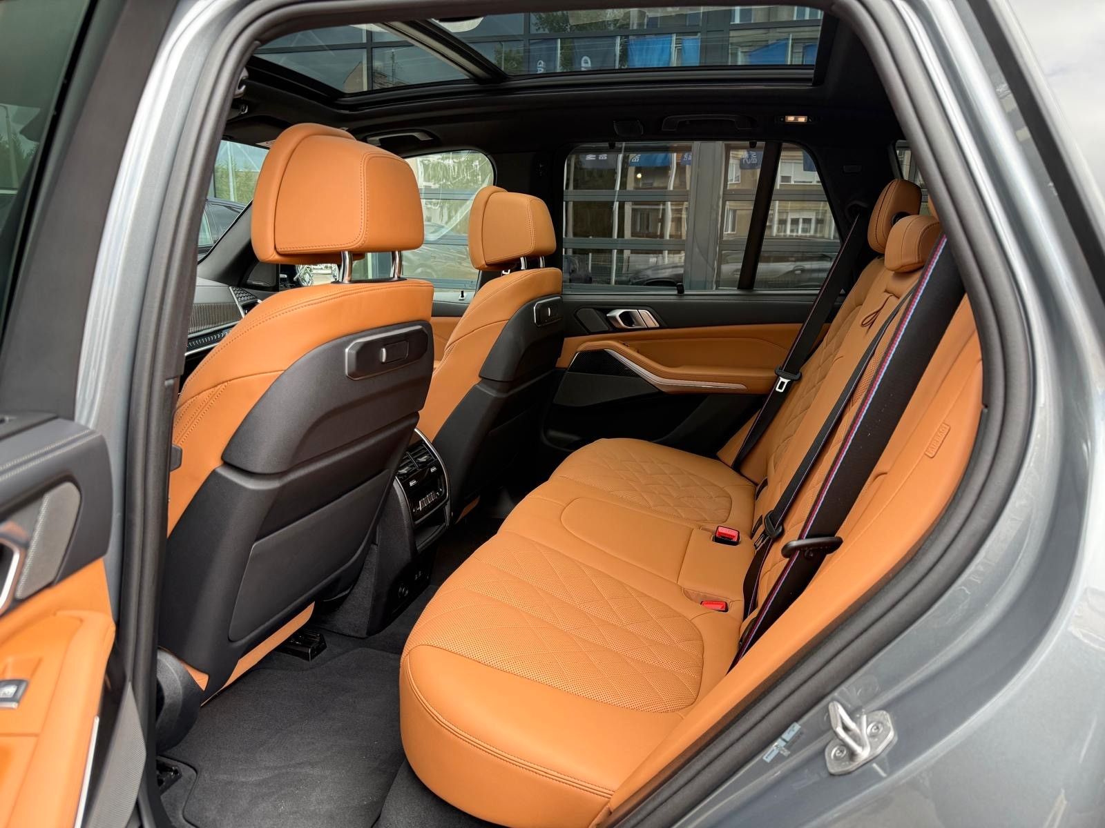 Fahrzeugabbildung BMW X5 50e xDrive MSport ACC,HUD,PANO,HARMAN,LUFT,..