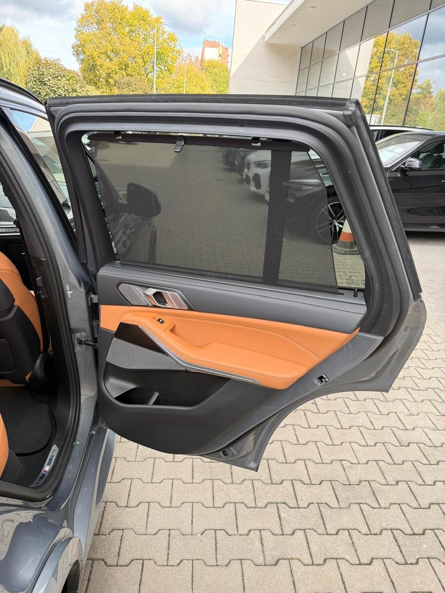 Fahrzeugabbildung BMW X5 50e xDrive MSport ACC,HUD,PANO,HARMAN,LUFT,..