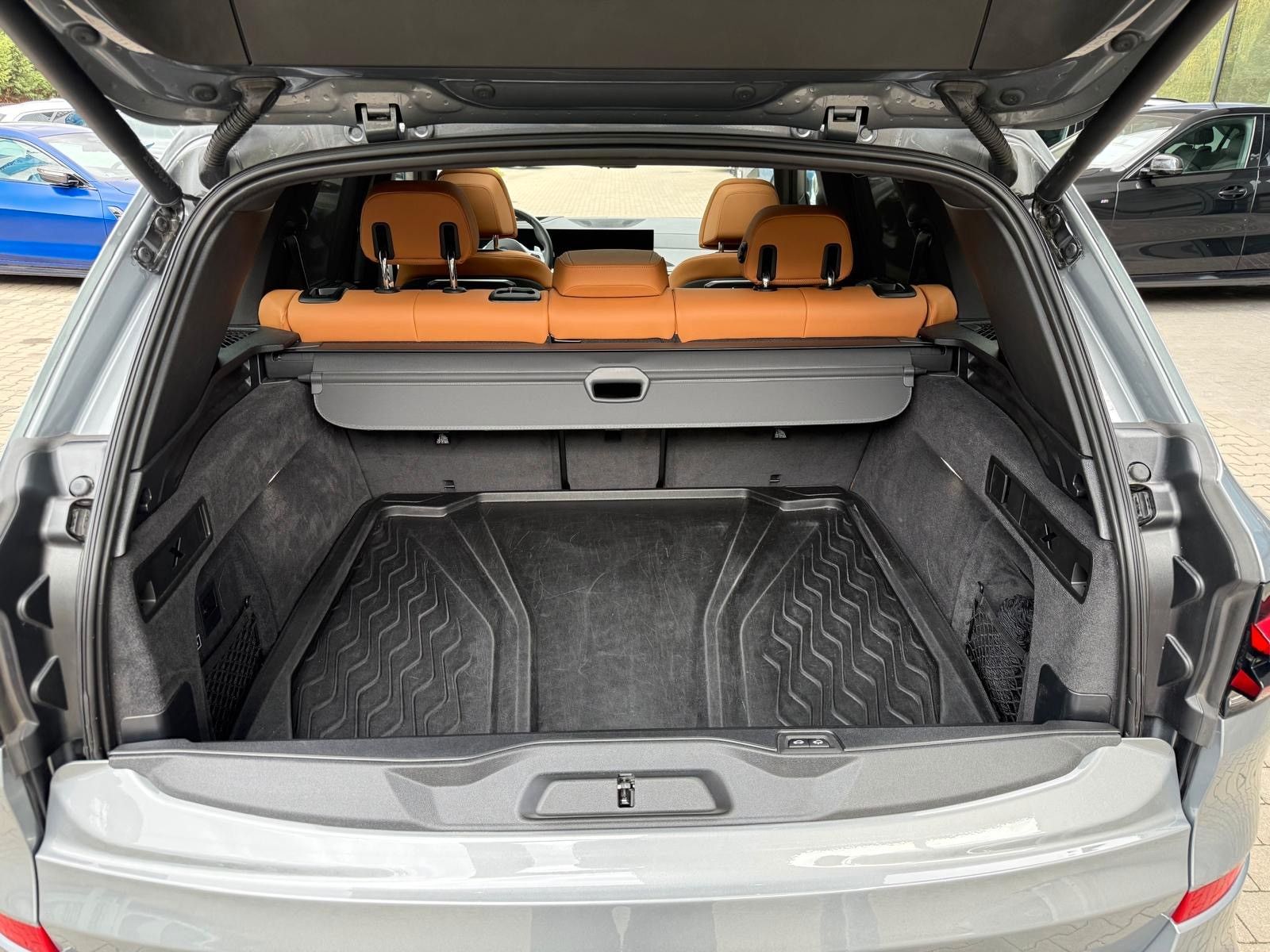 Fahrzeugabbildung BMW X5 50e xDrive MSport ACC,HUD,PANO,HARMAN,LUFT,..
