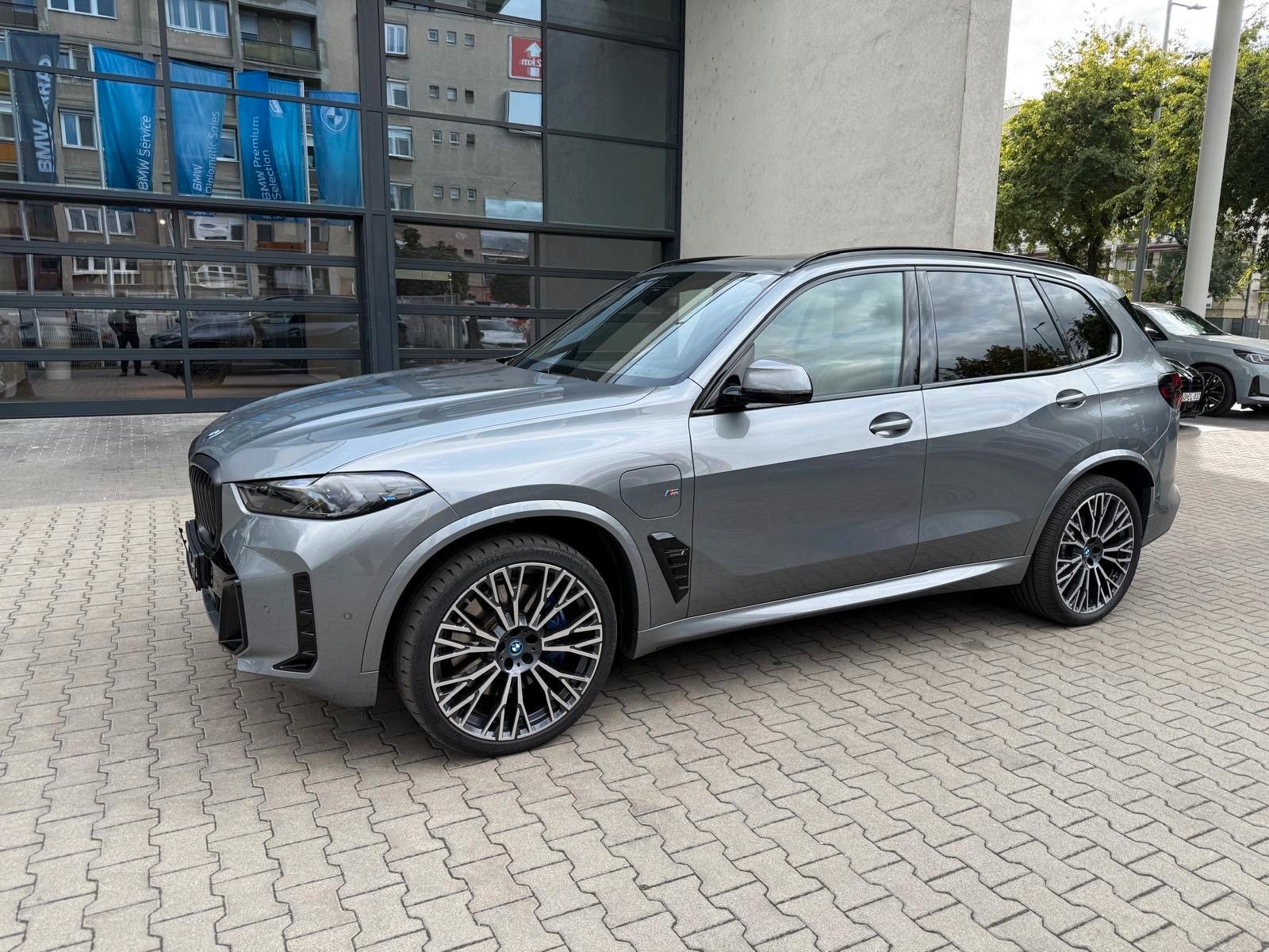 Fahrzeugabbildung BMW X5 50e xDrive MSport ACC,HUD,PANO,HARMAN,LUFT,..