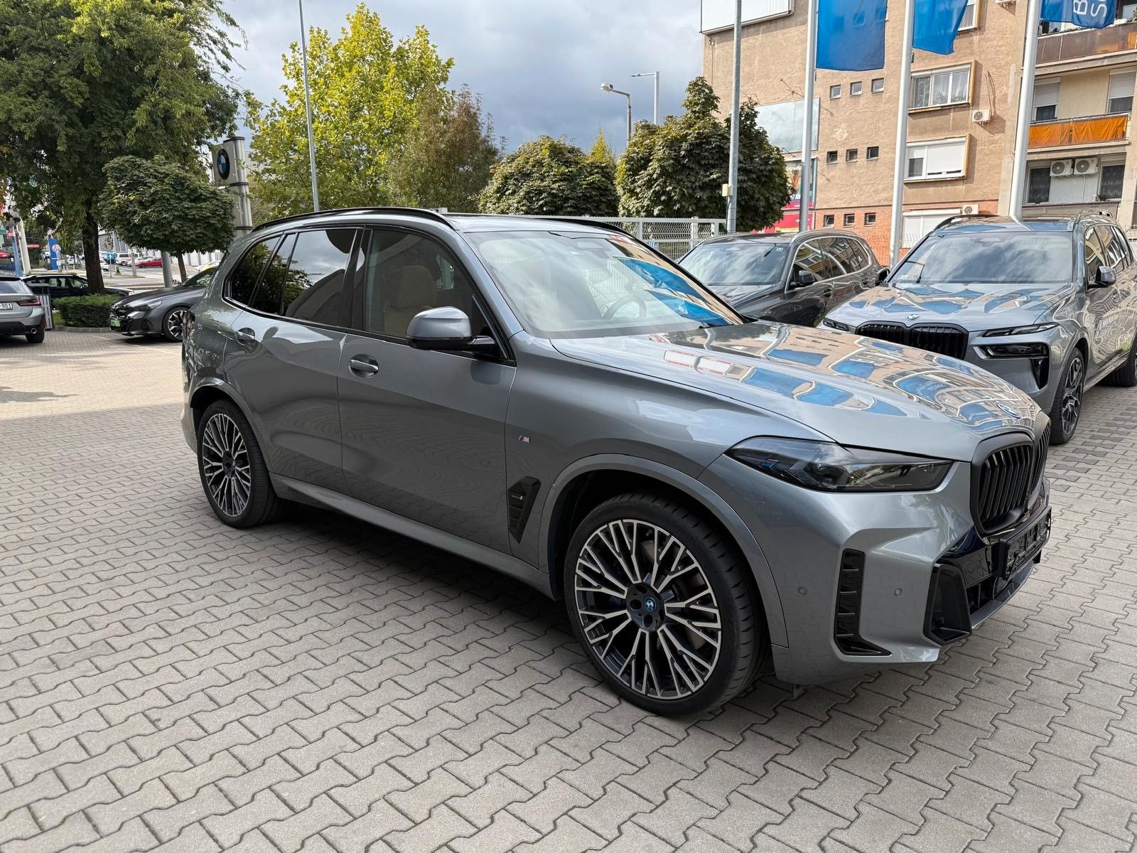 Fahrzeugabbildung BMW X5 50e xDrive MSport ACC,HUD,PANO,HARMAN,LUFT,..