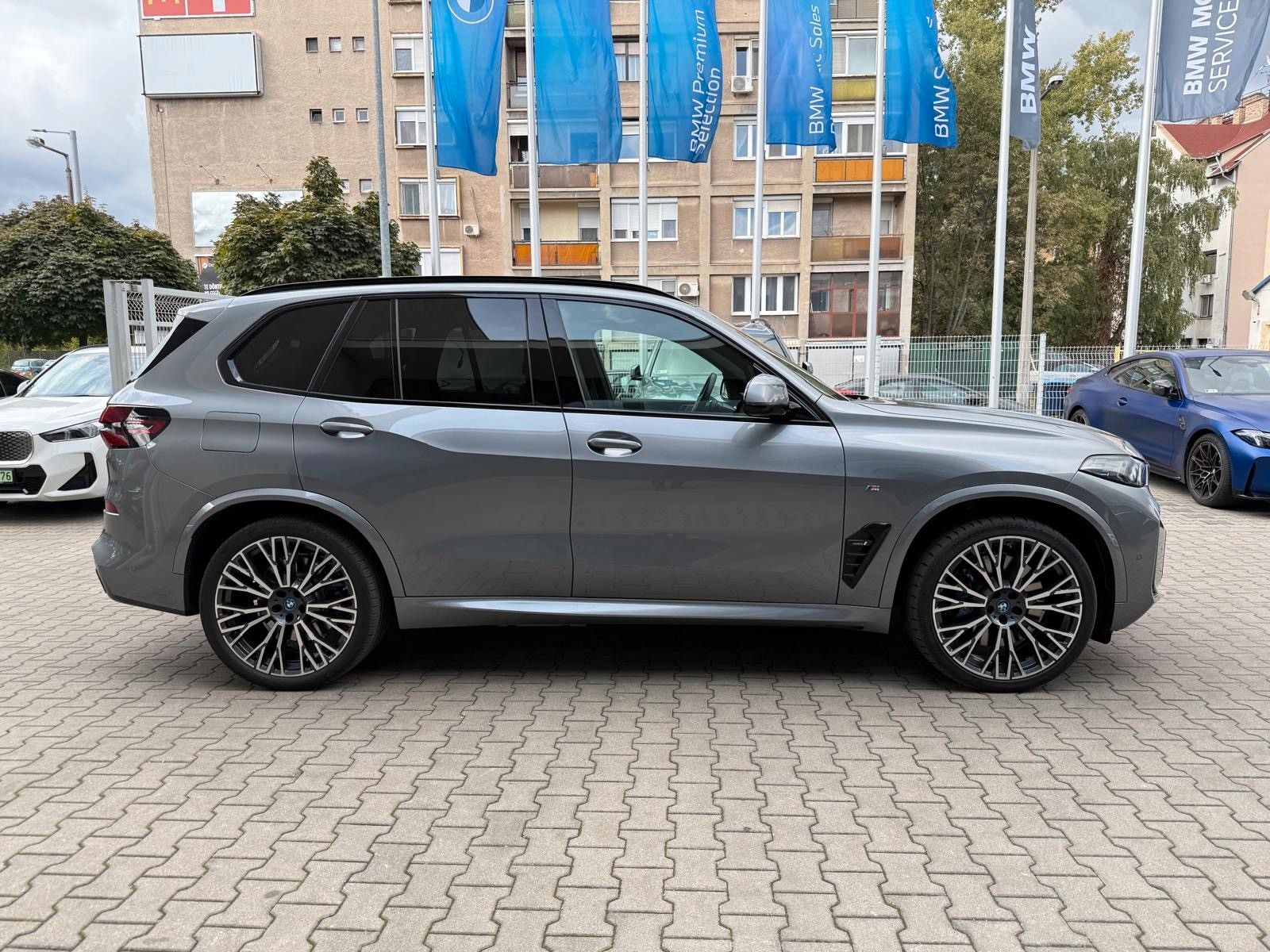 Fahrzeugabbildung BMW X5 50e xDrive MSport ACC,HUD,PANO,HARMAN,LUFT,..
