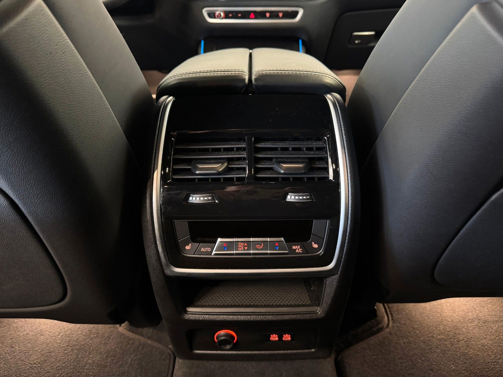 Fahrzeugabbildung BMW X5 40d xDrive MSport ACC,HUD,PANO,HARMAN,LUFT...