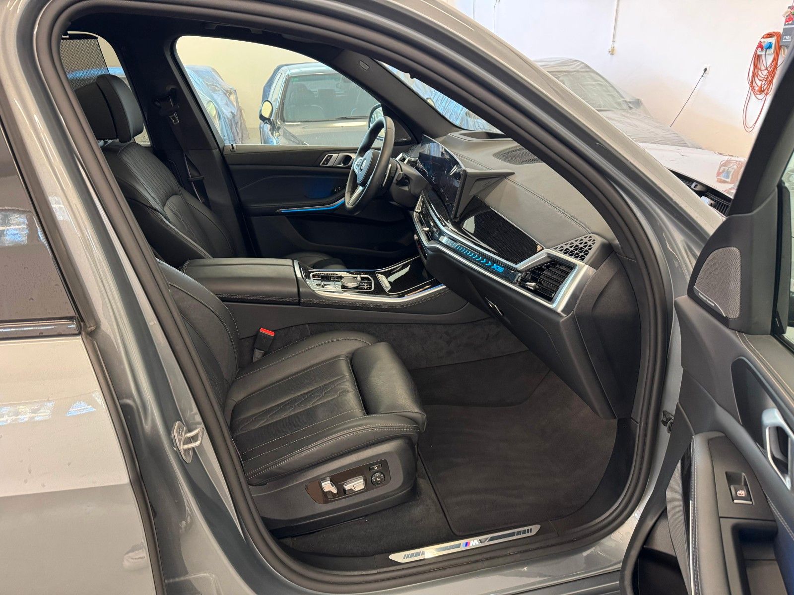 Fahrzeugabbildung BMW X5 40d xDrive MSport ACC,HUD,PANO,HARMAN,LUFT...