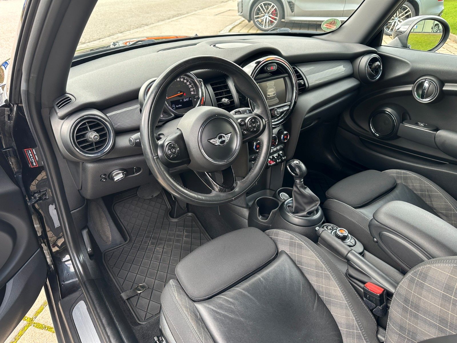 Fahrzeugabbildung MINI Mini Cooper CHili TEMPOMAT,PDC,SITZHEIZUNG