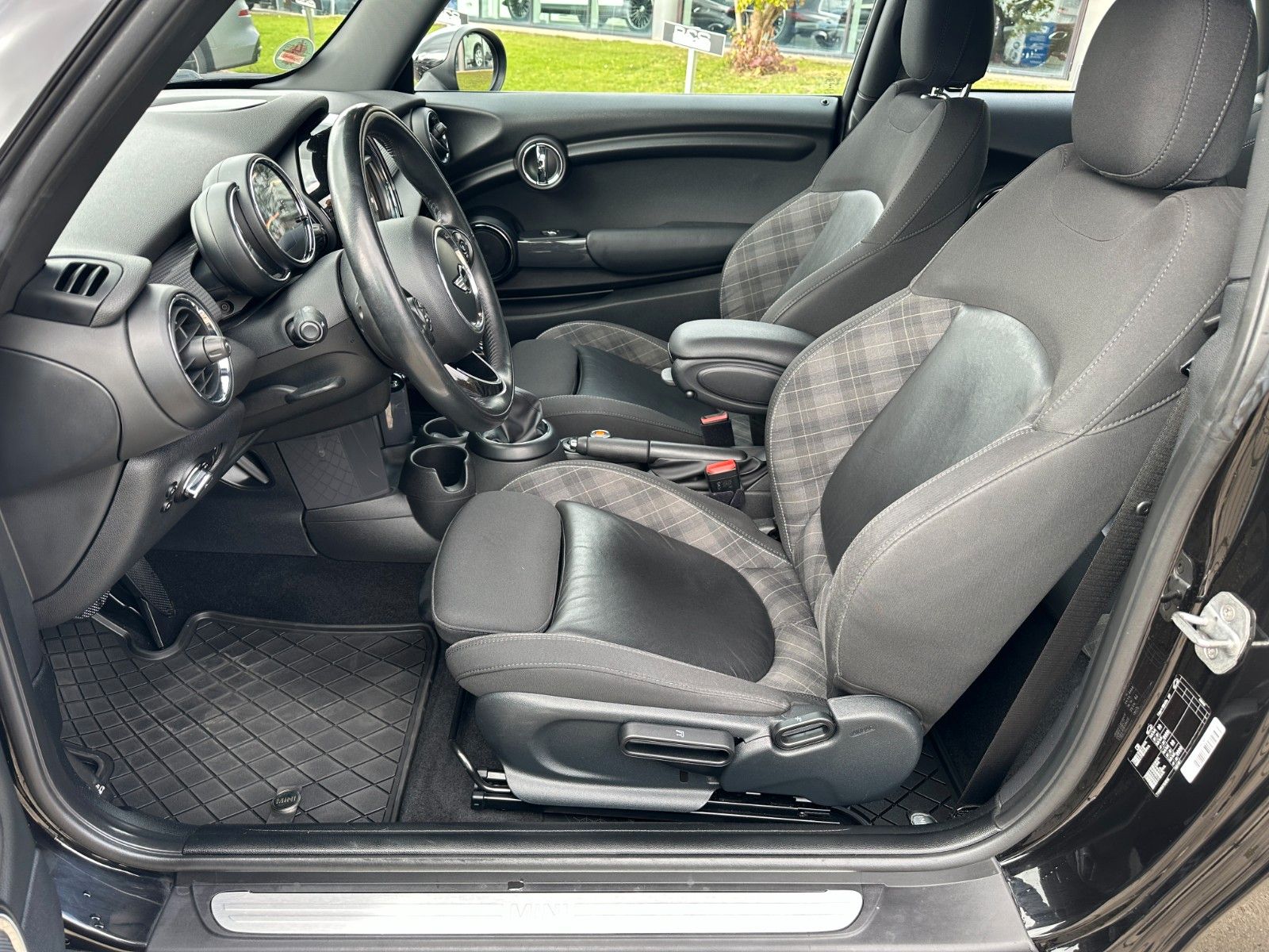 Fahrzeugabbildung MINI Mini Cooper CHili TEMPOMAT,PDC,SITZHEIZUNG