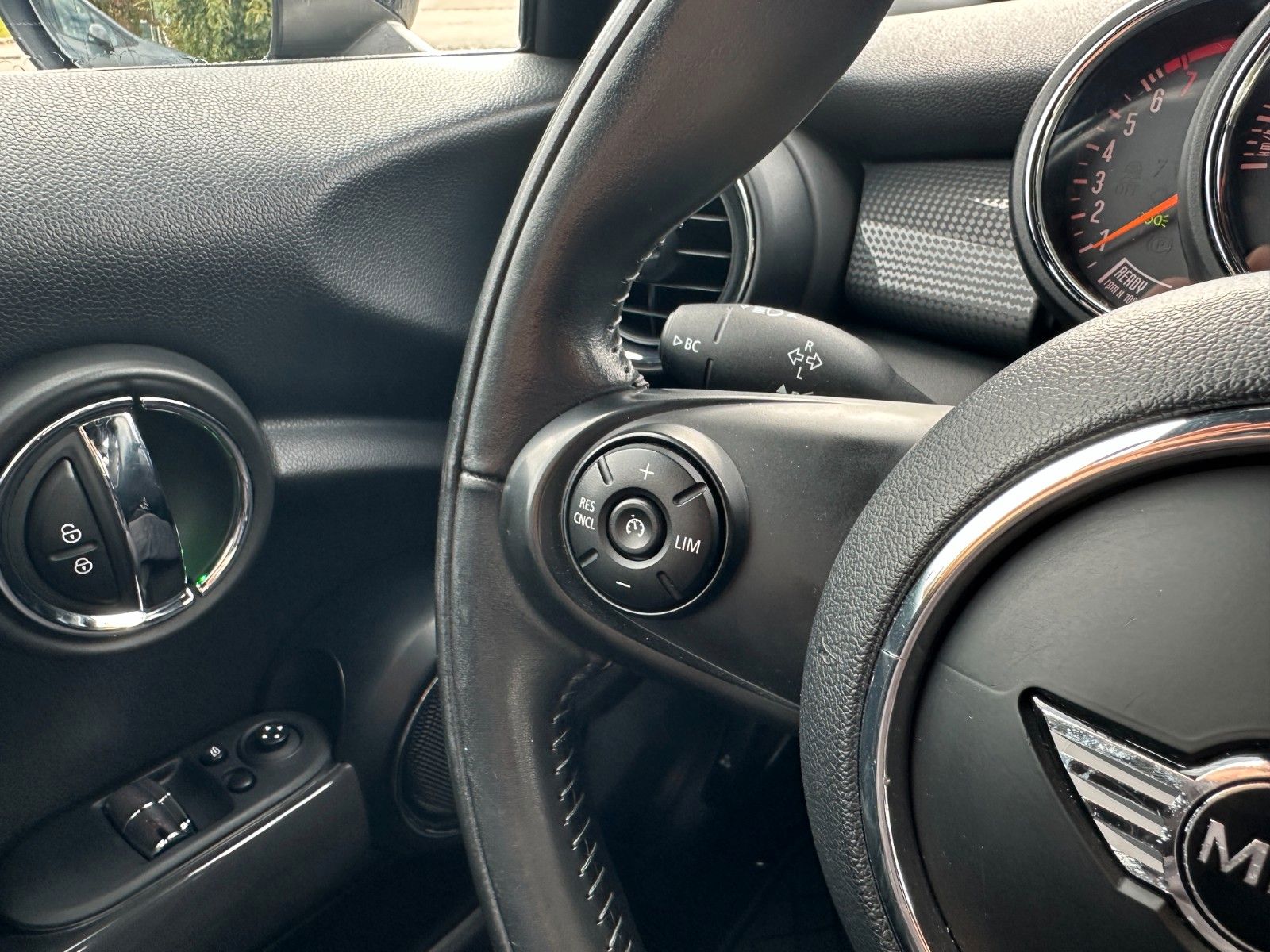 Fahrzeugabbildung MINI Mini Cooper CHili TEMPOMAT,PDC,SITZHEIZUNG
