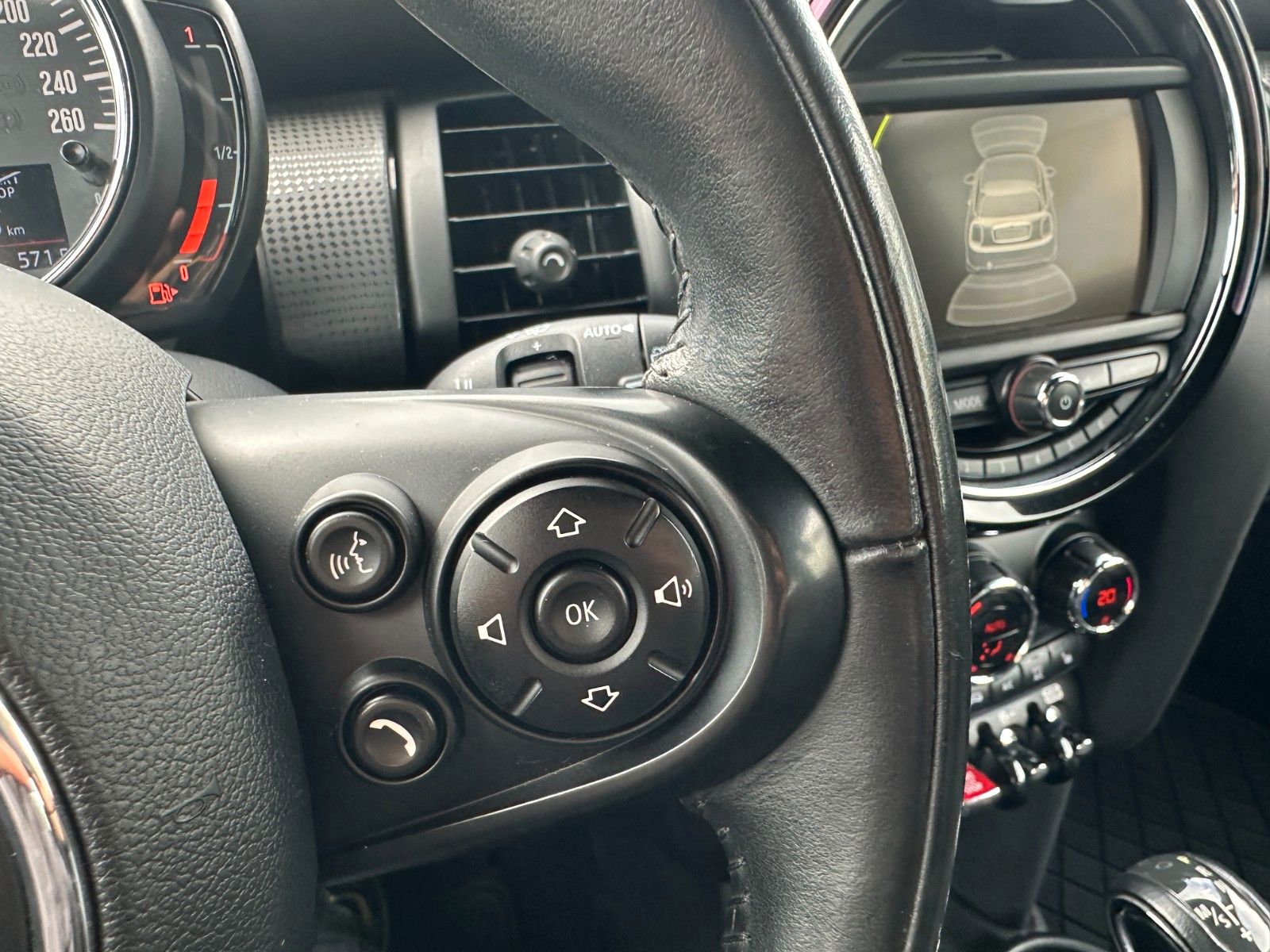 Fahrzeugabbildung MINI Mini Cooper CHili TEMPOMAT,PDC,SITZHEIZUNG