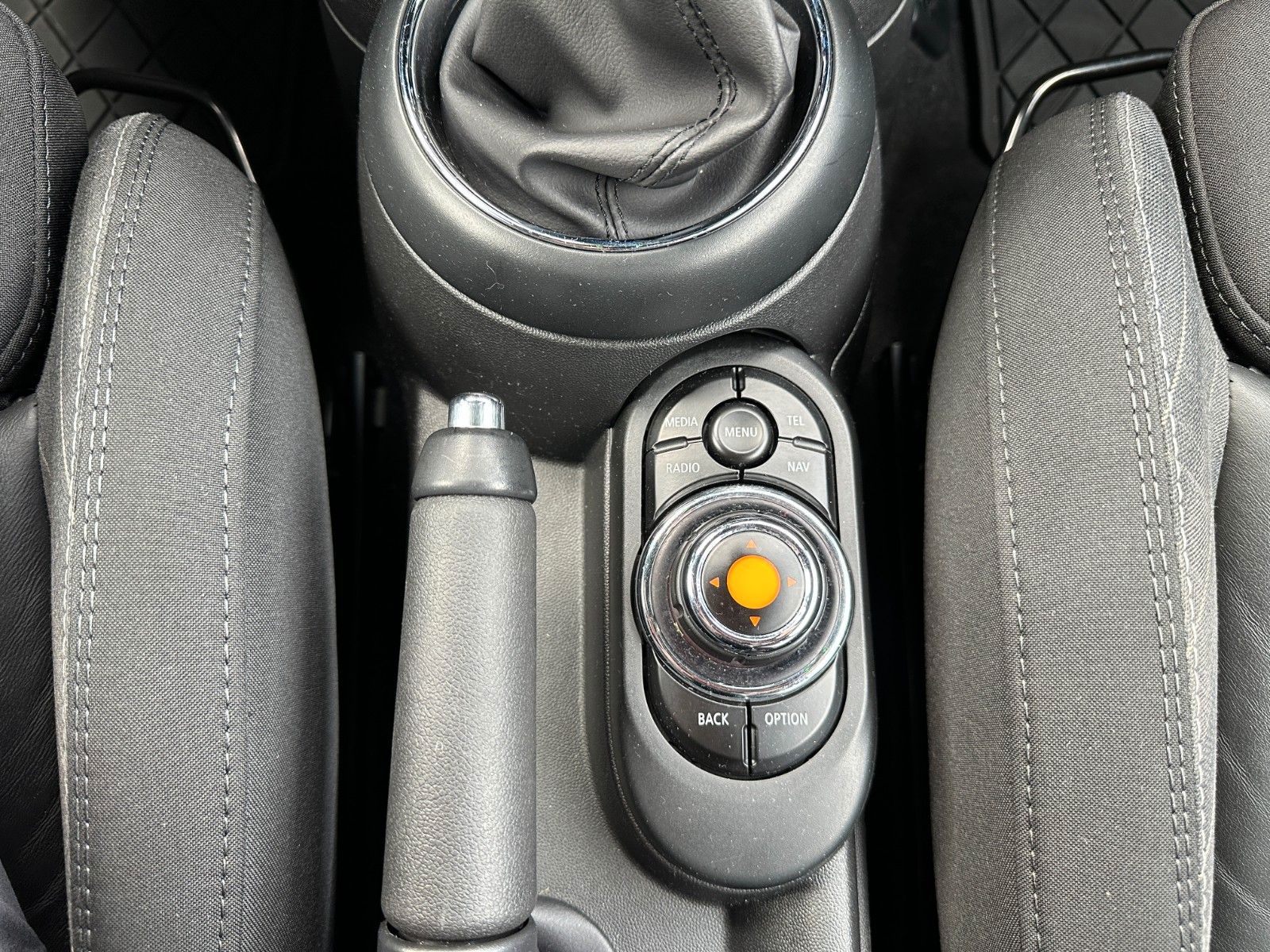 Fahrzeugabbildung MINI Mini Cooper CHili TEMPOMAT,PDC,SITZHEIZUNG
