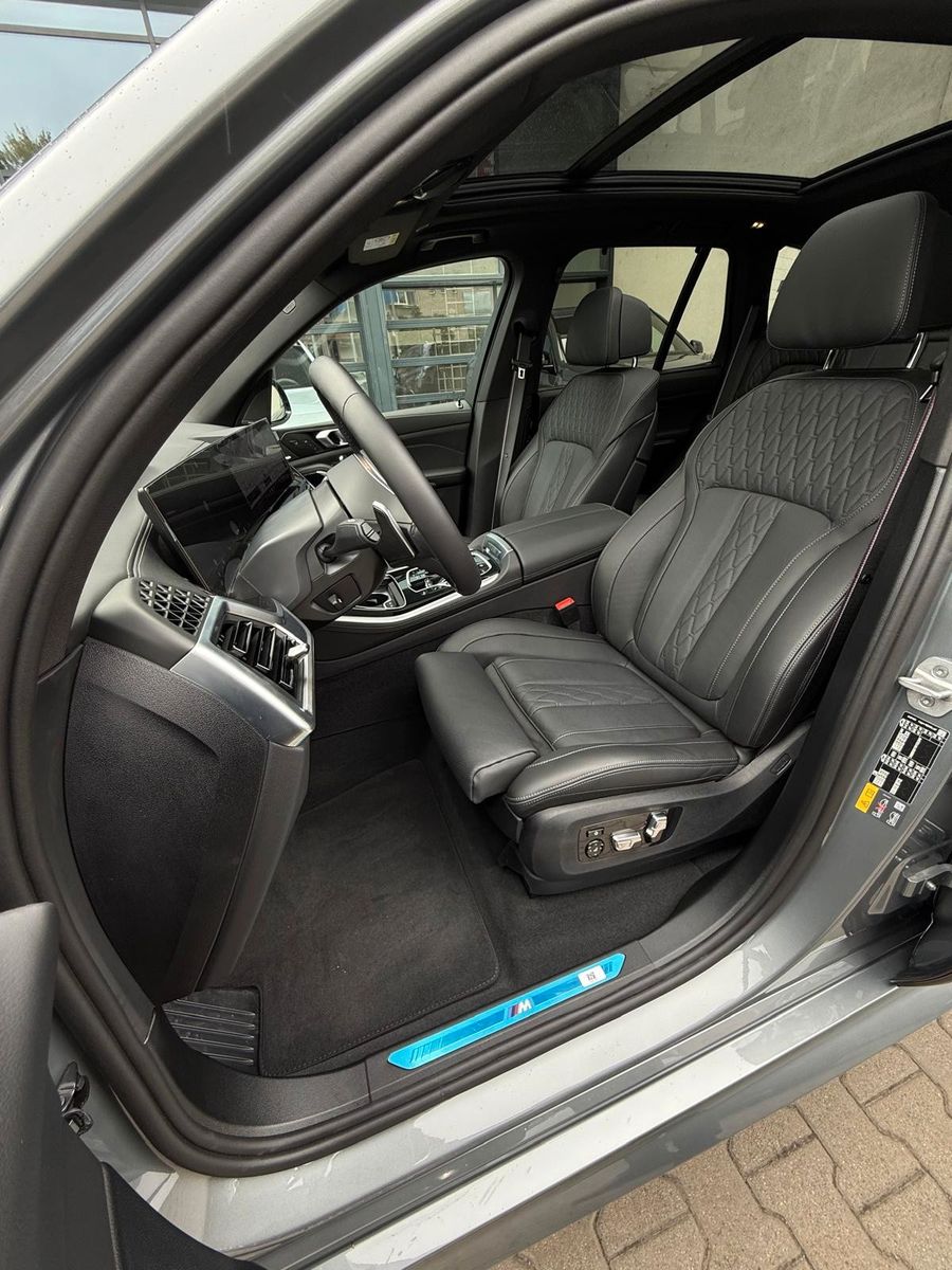 Fahrzeugabbildung BMW X5 50e xDrive MSport ACC,HUD,PANO,HARMAN,LUFT...