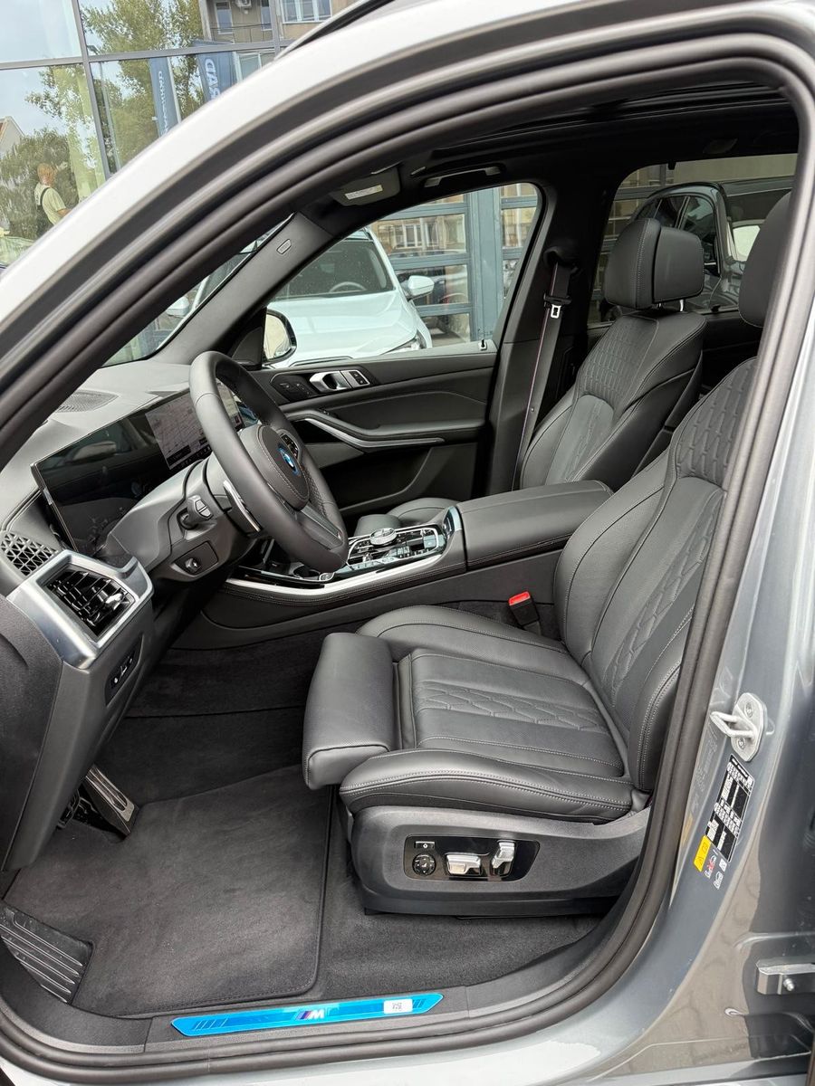 Fahrzeugabbildung BMW X5 50e xDrive MSport ACC,HUD,PANO,HARMAN,LUFT...