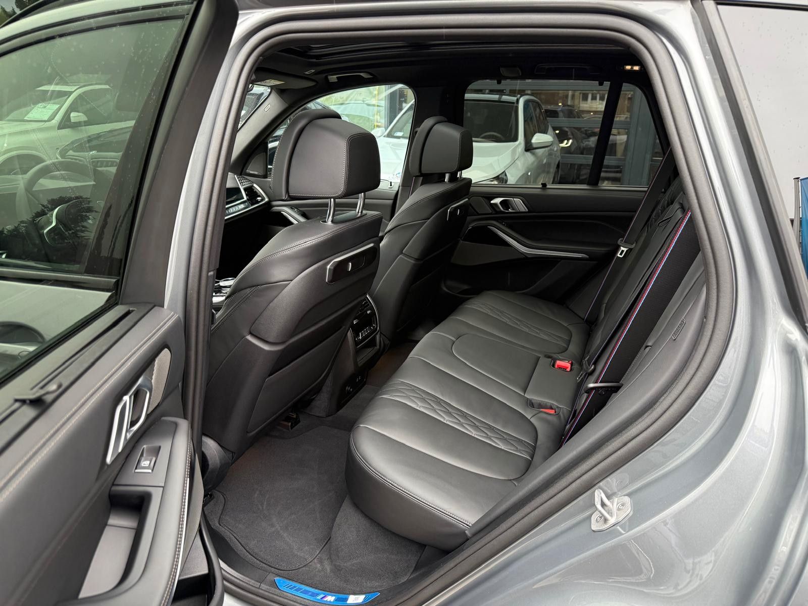 Fahrzeugabbildung BMW X5 50e xDrive MSport ACC,HUD,PANO,HARMAN,LUFT...