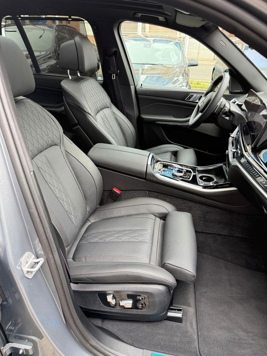 Fahrzeugabbildung BMW X5 50e xDrive MSport ACC,HUD,PANO,HARMAN,LUFT...