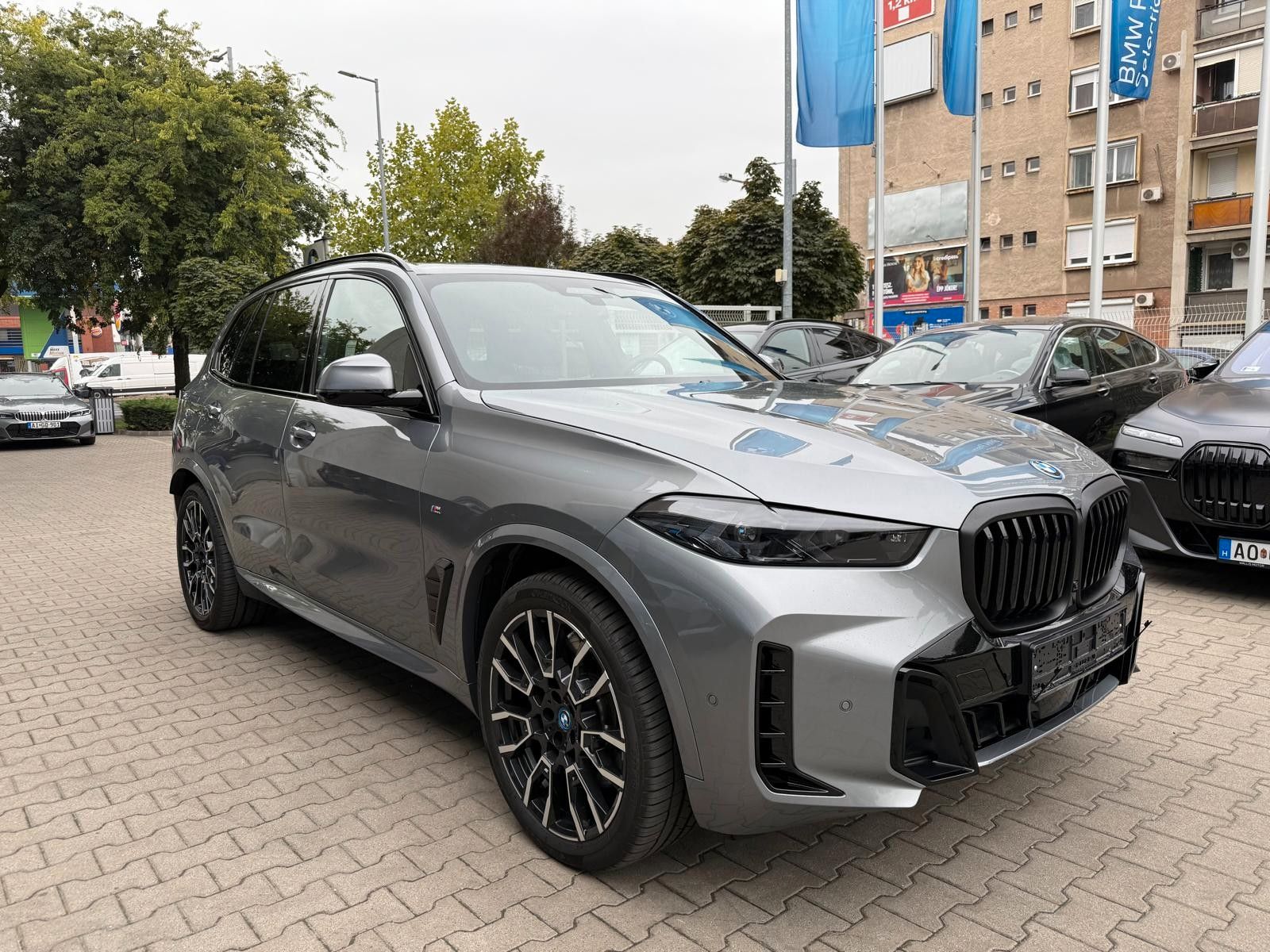 Fahrzeugabbildung BMW X5 50e xDrive MSport ACC,HUD,PANO,HARMAN,LUFT...
