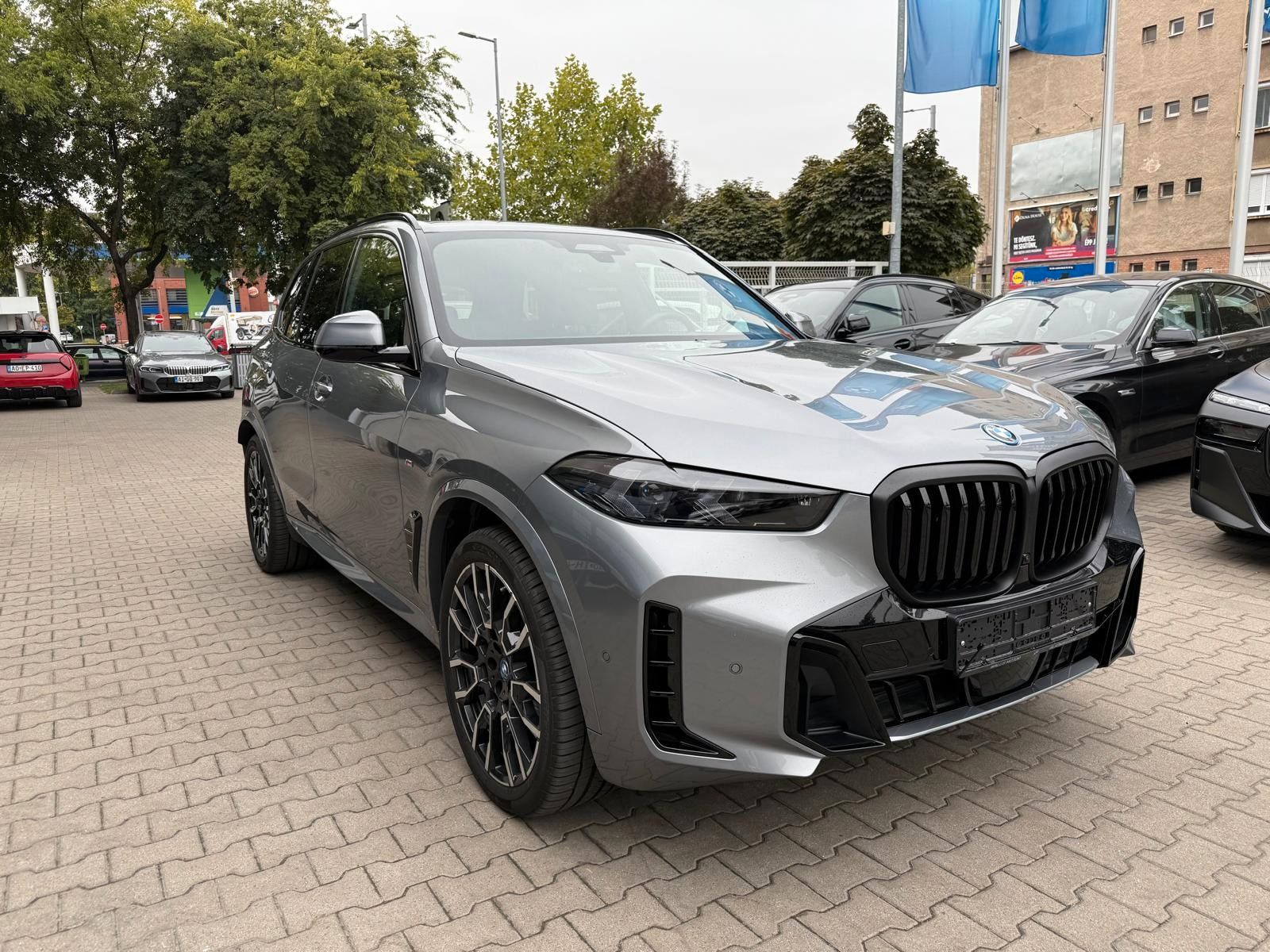 Fahrzeugabbildung BMW X5 50e xDrive MSport ACC,HUD,PANO,HARMAN,LUFT...