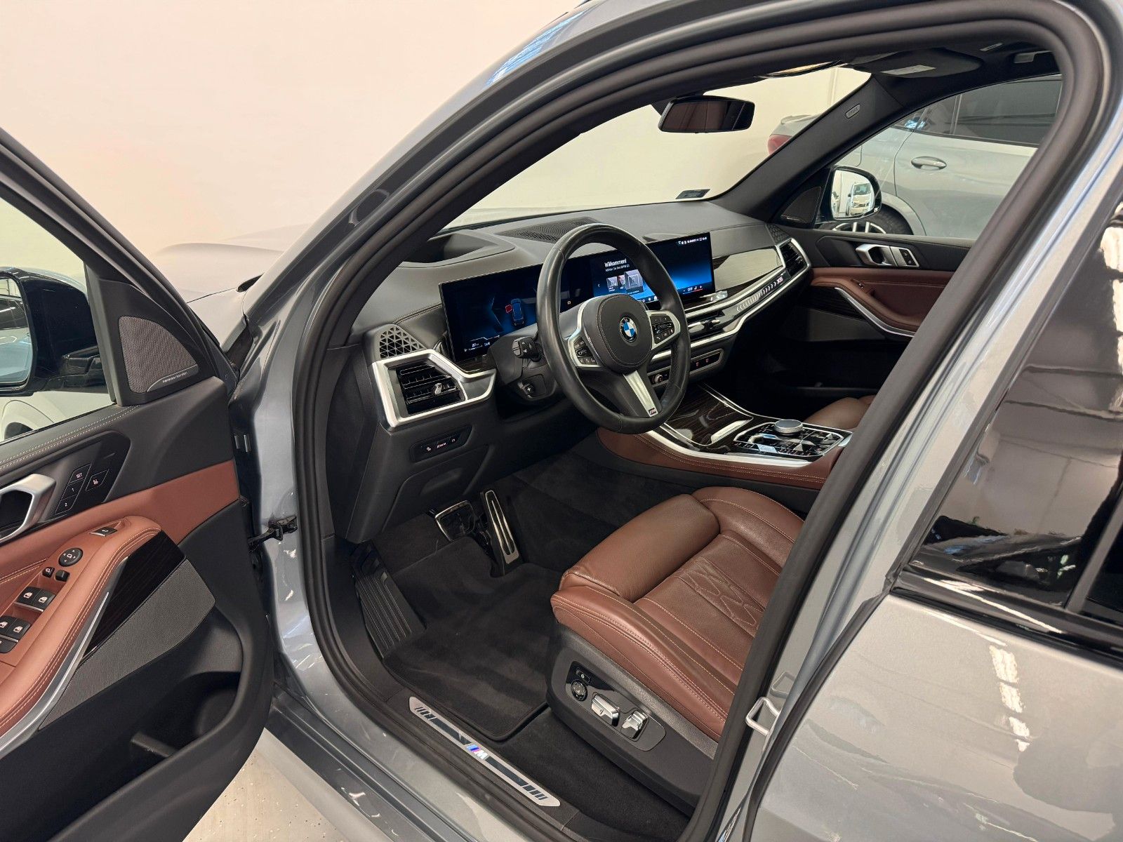 Fahrzeugabbildung BMW X5 40d xDrive MSport ACC,HUD,PANO,HARMAN,LUFT