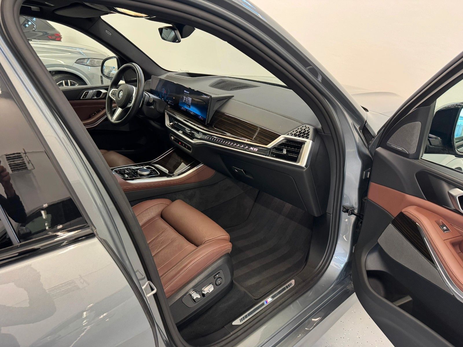 Fahrzeugabbildung BMW X5 40d xDrive MSport ACC,HUD,PANO,HARMAN,LUFT
