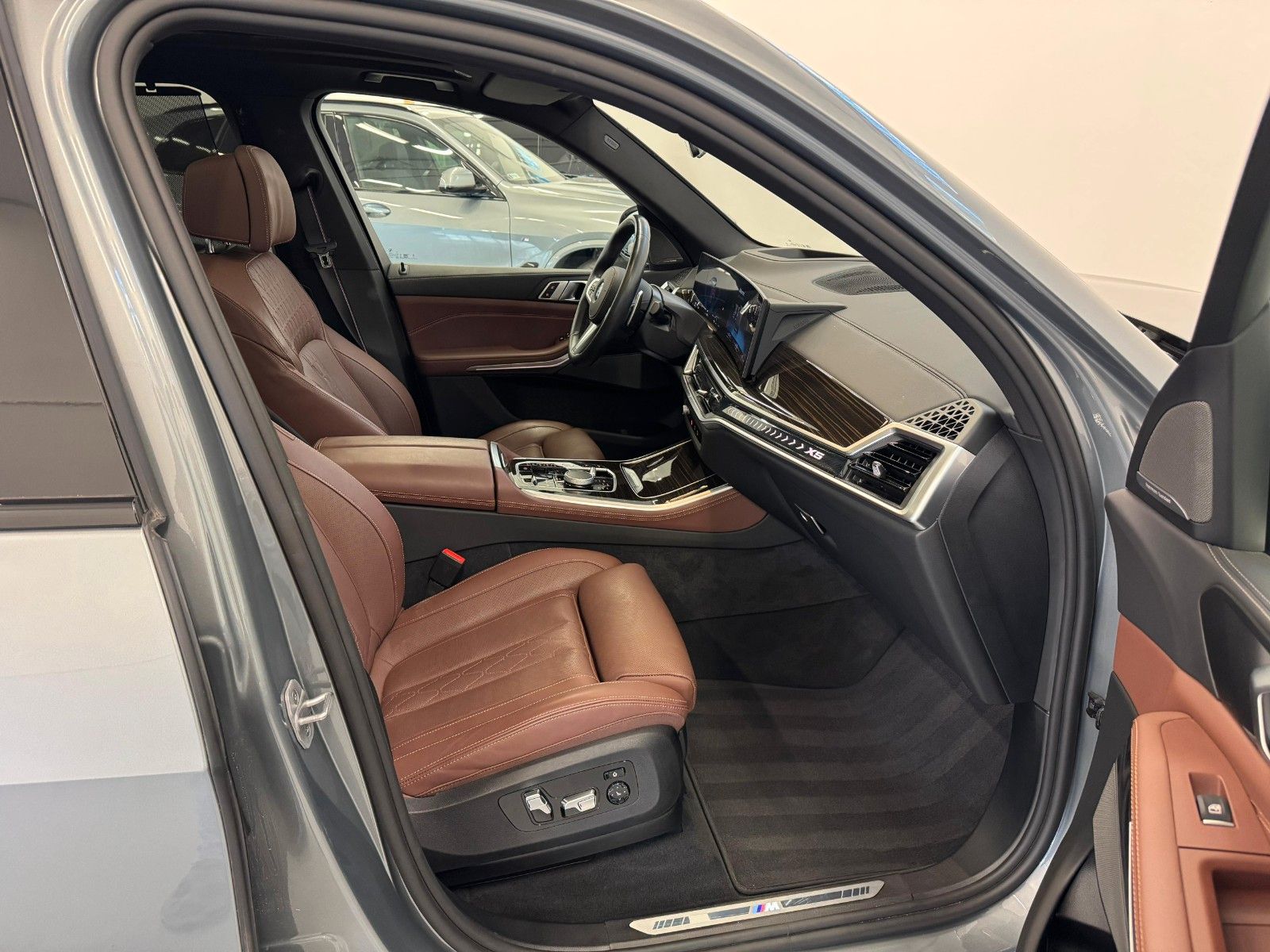 Fahrzeugabbildung BMW X5 40d xDrive MSport ACC,HUD,PANO,HARMAN,LUFT