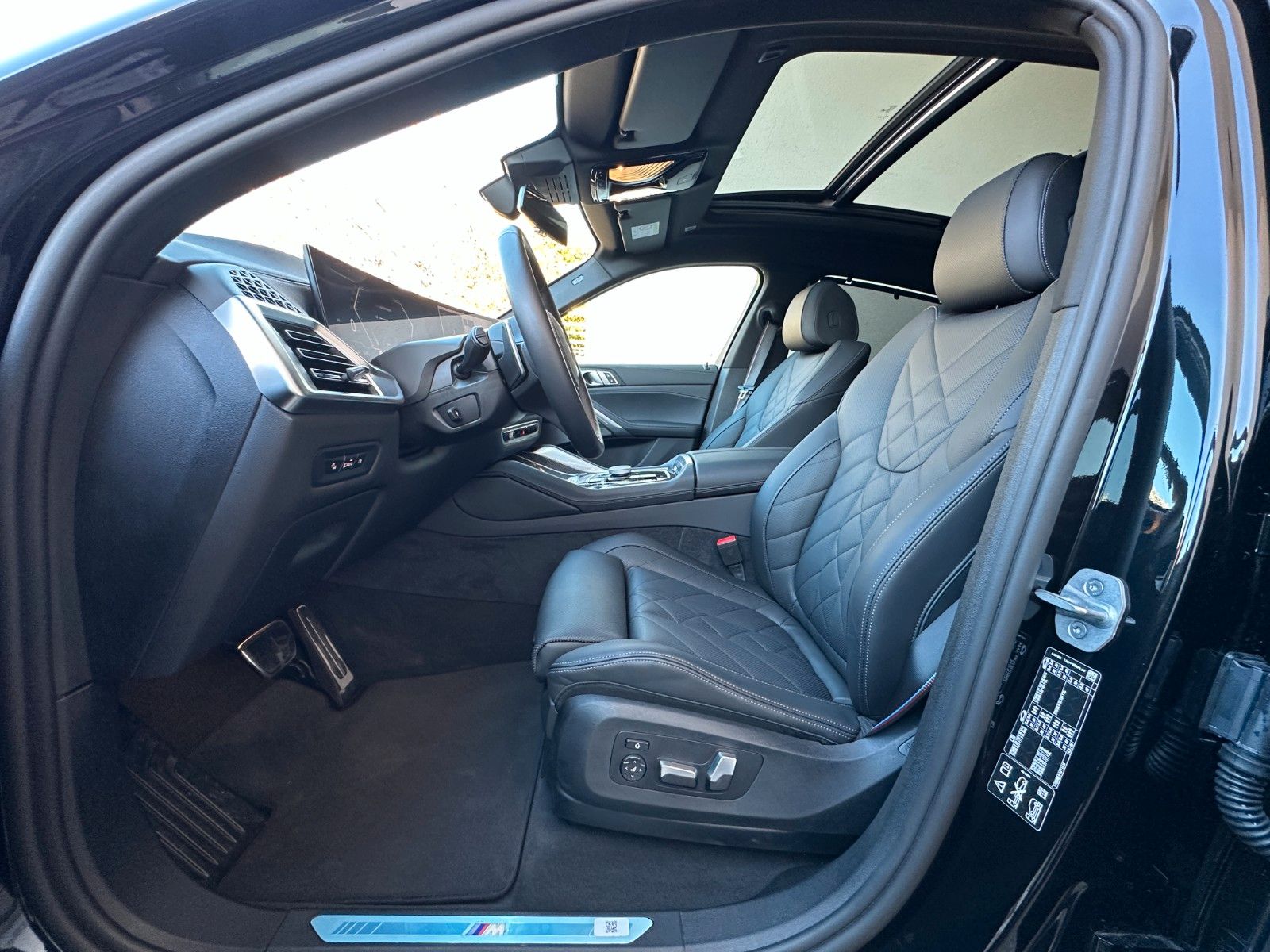 Fahrzeugabbildung BMW X6 30d xDrive MSport ACC,HUD,PANO,HARMAN,360,Usw
