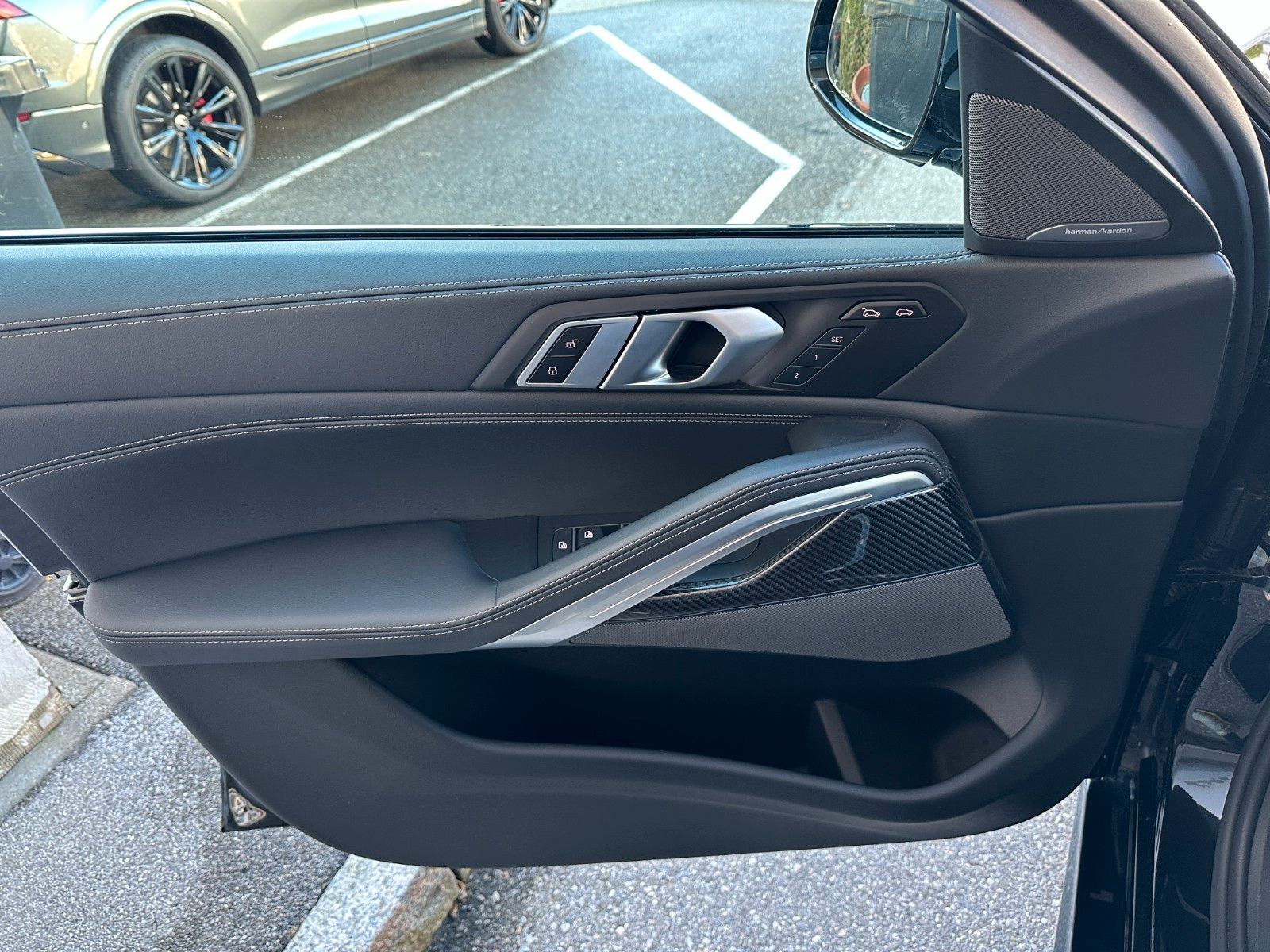 Fahrzeugabbildung BMW X6 30d xDrive MSport ACC,HUD,PANO,HARMAN,360,Usw