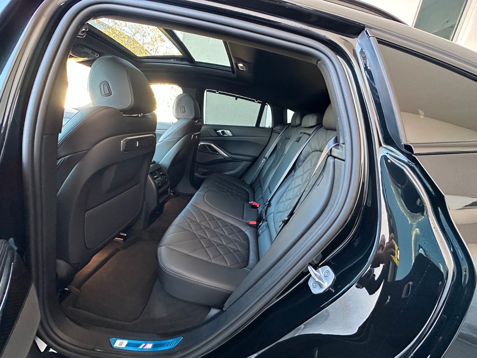 Fahrzeugabbildung BMW X6 30d xDrive MSport ACC,HUD,PANO,HARMAN,360,Usw