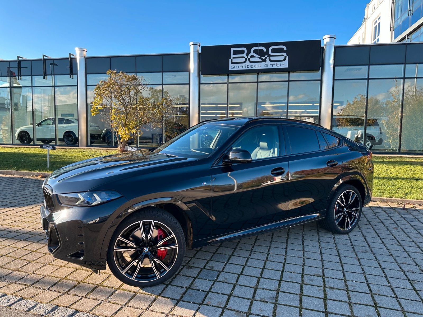 Fahrzeugabbildung BMW X6 30d xDrive MSport ACC,HUD,PANO,HARMAN,360,Usw