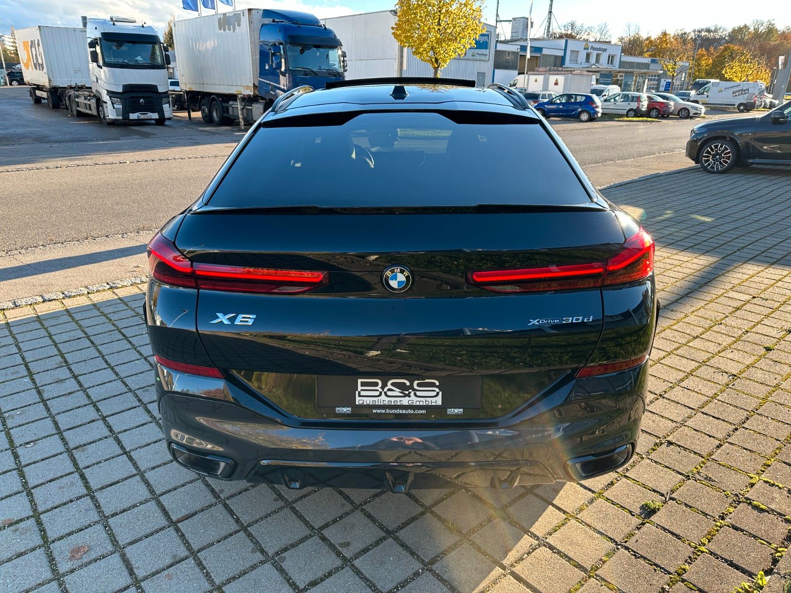 Fahrzeugabbildung BMW X6 30d xDrive MSport ACC,HUD,PANO,HARMAN,360,Usw