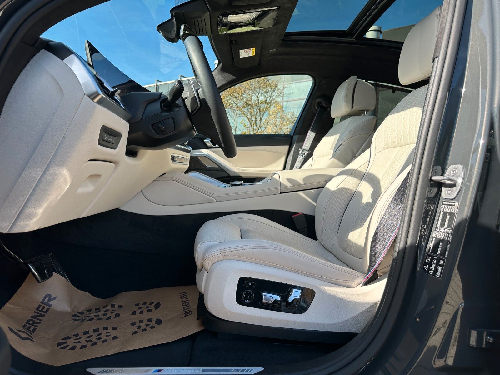 Fahrzeugabbildung BMW X6 M60i xDrive ACC,HUD,PANO,HARMAN,AHK,360,Usw