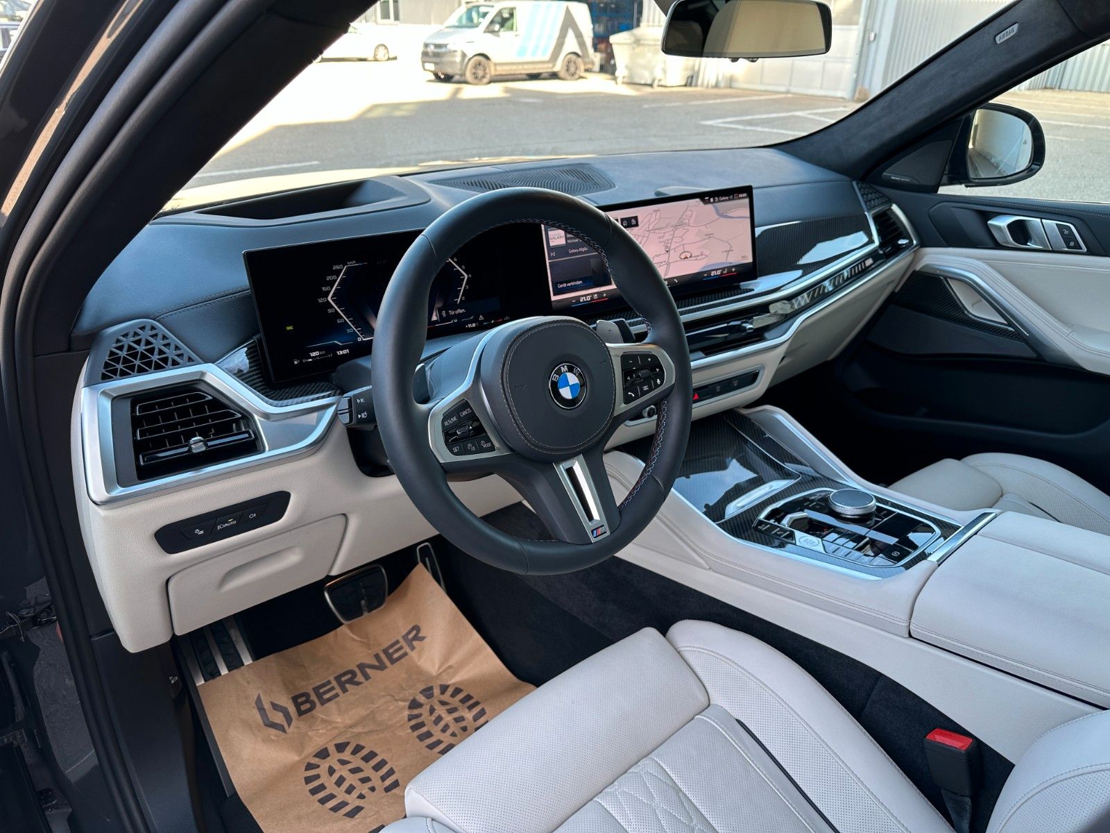 Fahrzeugabbildung BMW X6 M60i xDrive ACC,HUD,PANO,HARMAN,AHK,360,Usw