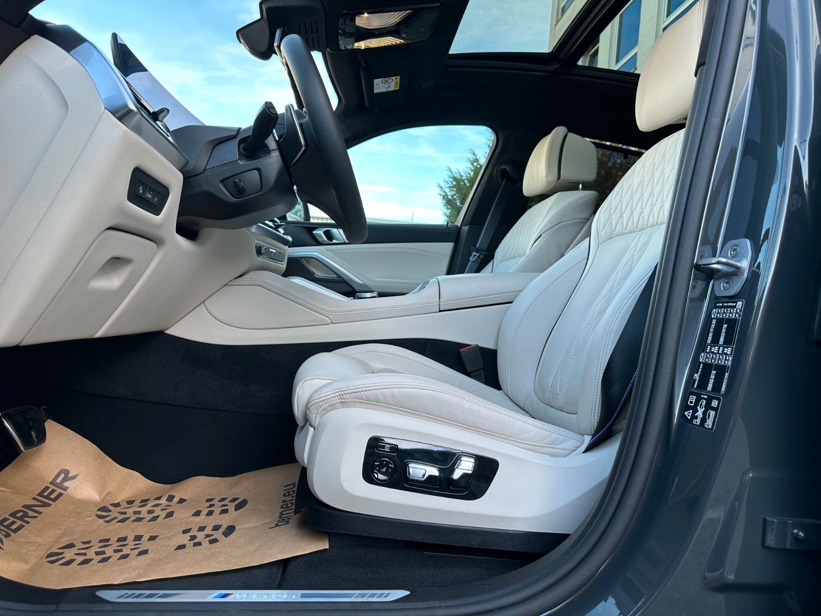 Fahrzeugabbildung BMW X6 M60i xDrive ACC,HUD,PANO,HARMAN,AHK,360,Usw