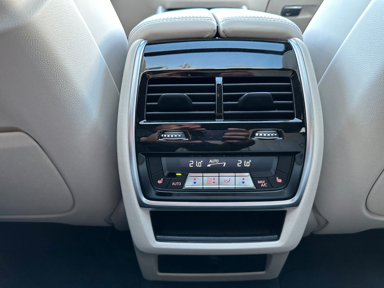 Fahrzeugabbildung BMW X6 M60i xDrive ACC,HUD,PANO,HARMAN,AHK,360,Usw