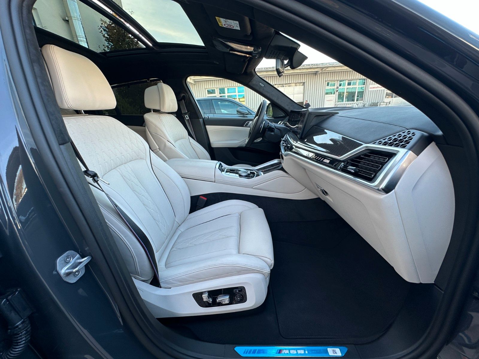 Fahrzeugabbildung BMW X6 M60i xDrive ACC,HUD,PANO,HARMAN,AHK,360,Usw