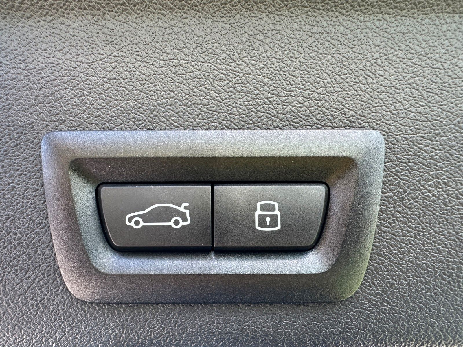 Fahrzeugabbildung BMW X6 M60i xDrive ACC,HUD,PANO,HARMAN,AHK,360,Usw