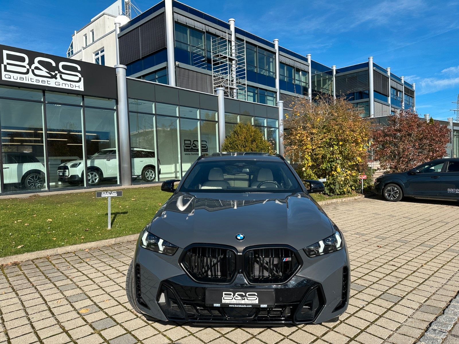 Fahrzeugabbildung BMW X6 M60i xDrive ACC,HUD,PANO,HARMAN,AHK,360,Usw