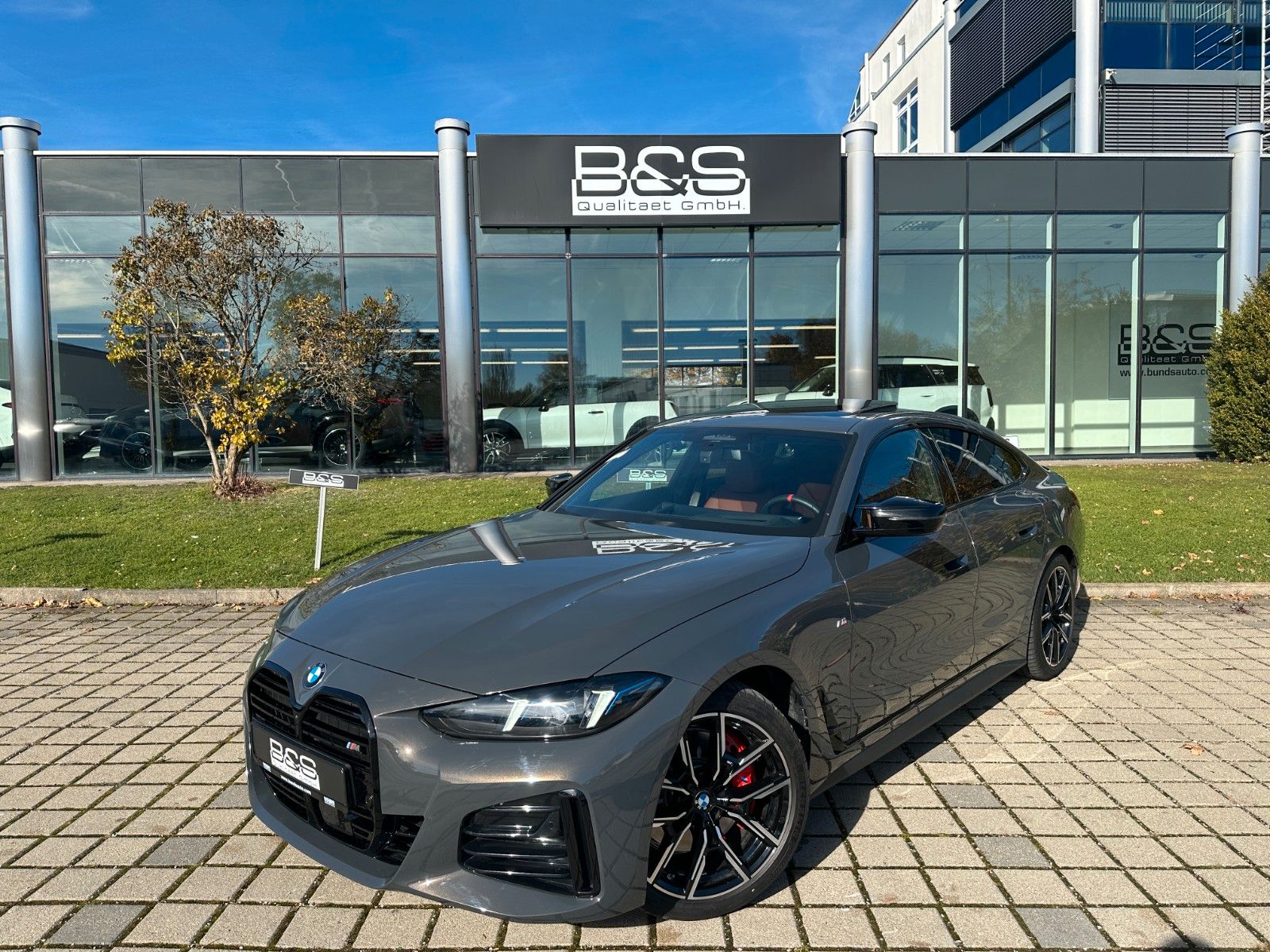 Fahrzeugabbildung BMW M440i Gran Coupe xDrive ACC,HUD,Glasdach,HARMAN