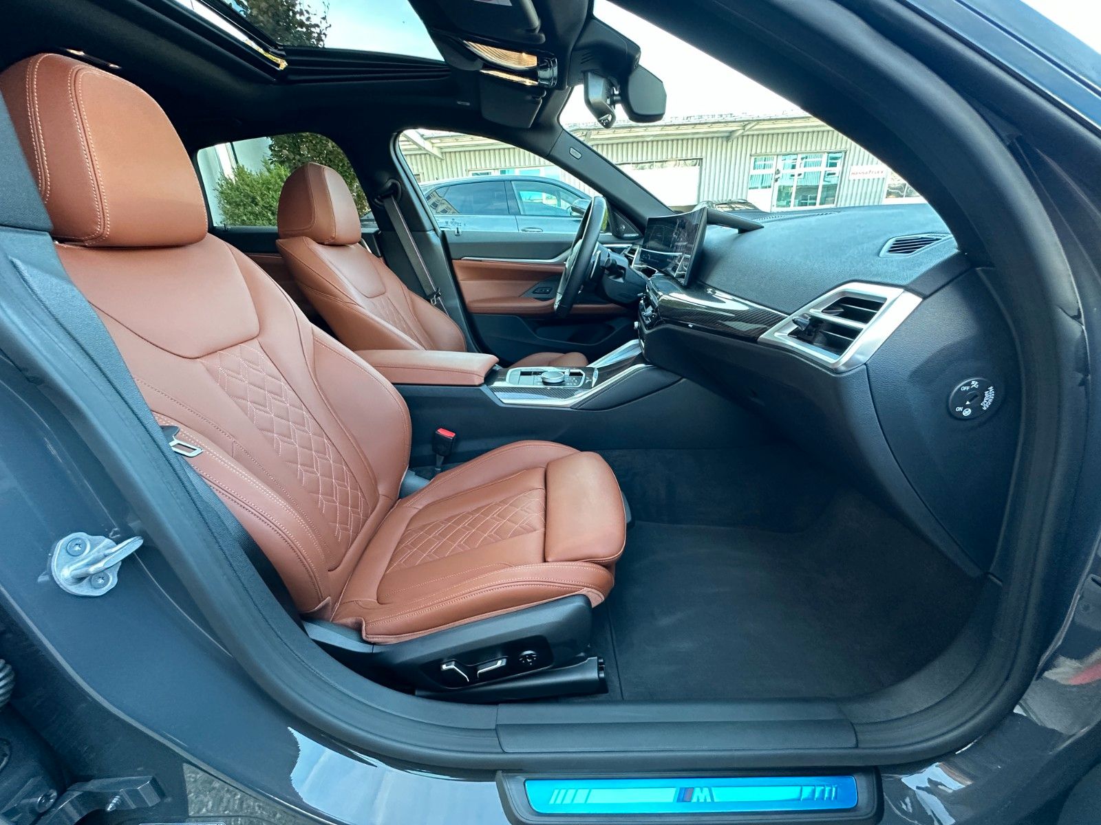 Fahrzeugabbildung BMW M440i Gran Coupe xDrive ACC,HUD,Glasdach,HARMAN