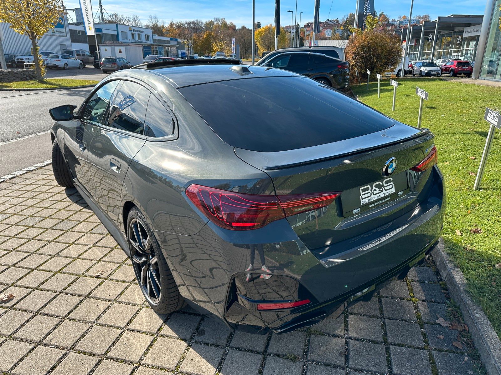 Fahrzeugabbildung BMW M440i Gran Coupe xDrive ACC,HUD,Glasdach,HARMAN