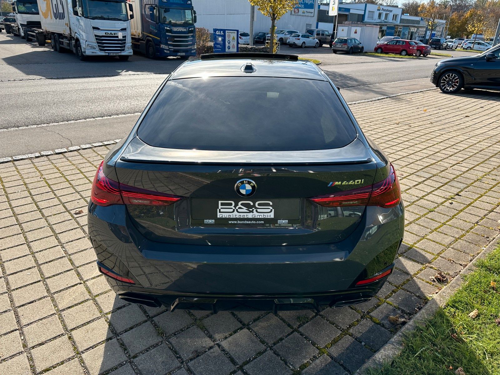 Fahrzeugabbildung BMW M440i Gran Coupe xDrive ACC,HUD,Glasdach,HARMAN
