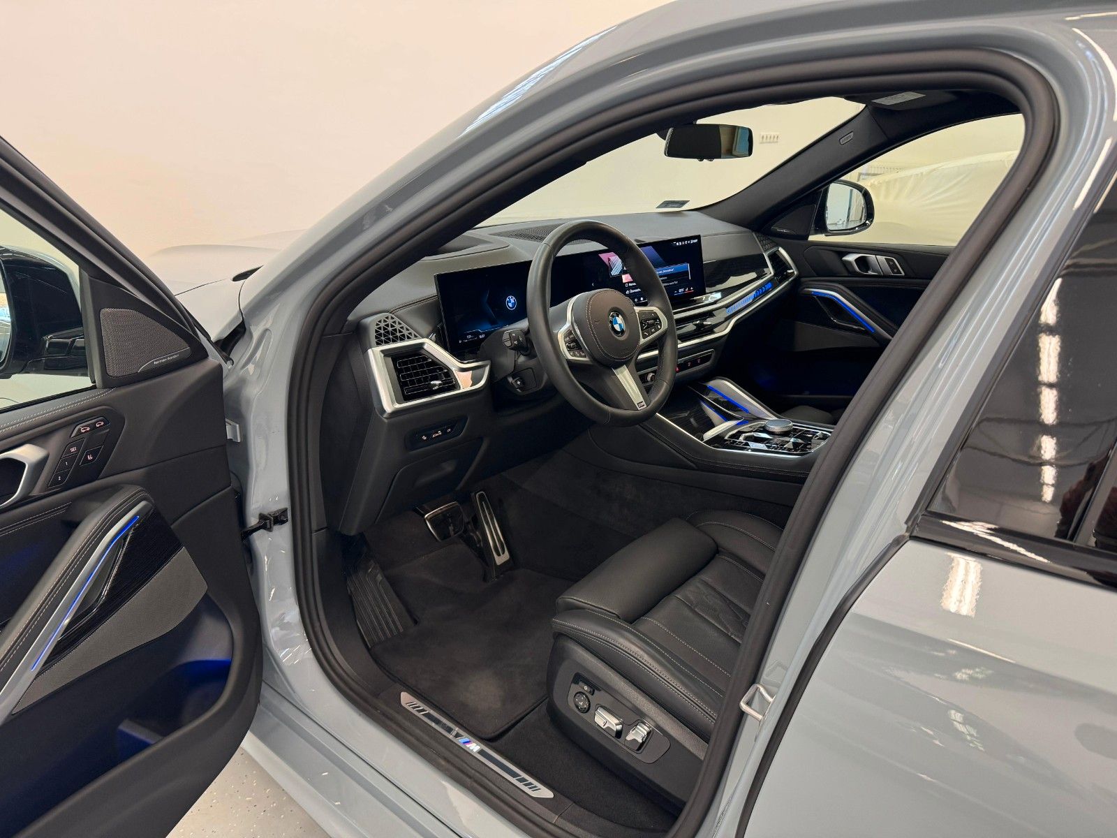 Fahrzeugabbildung BMW X6 40d xDrive M Sport ACC,HUD,PANO,HARMAN,LUFT,.