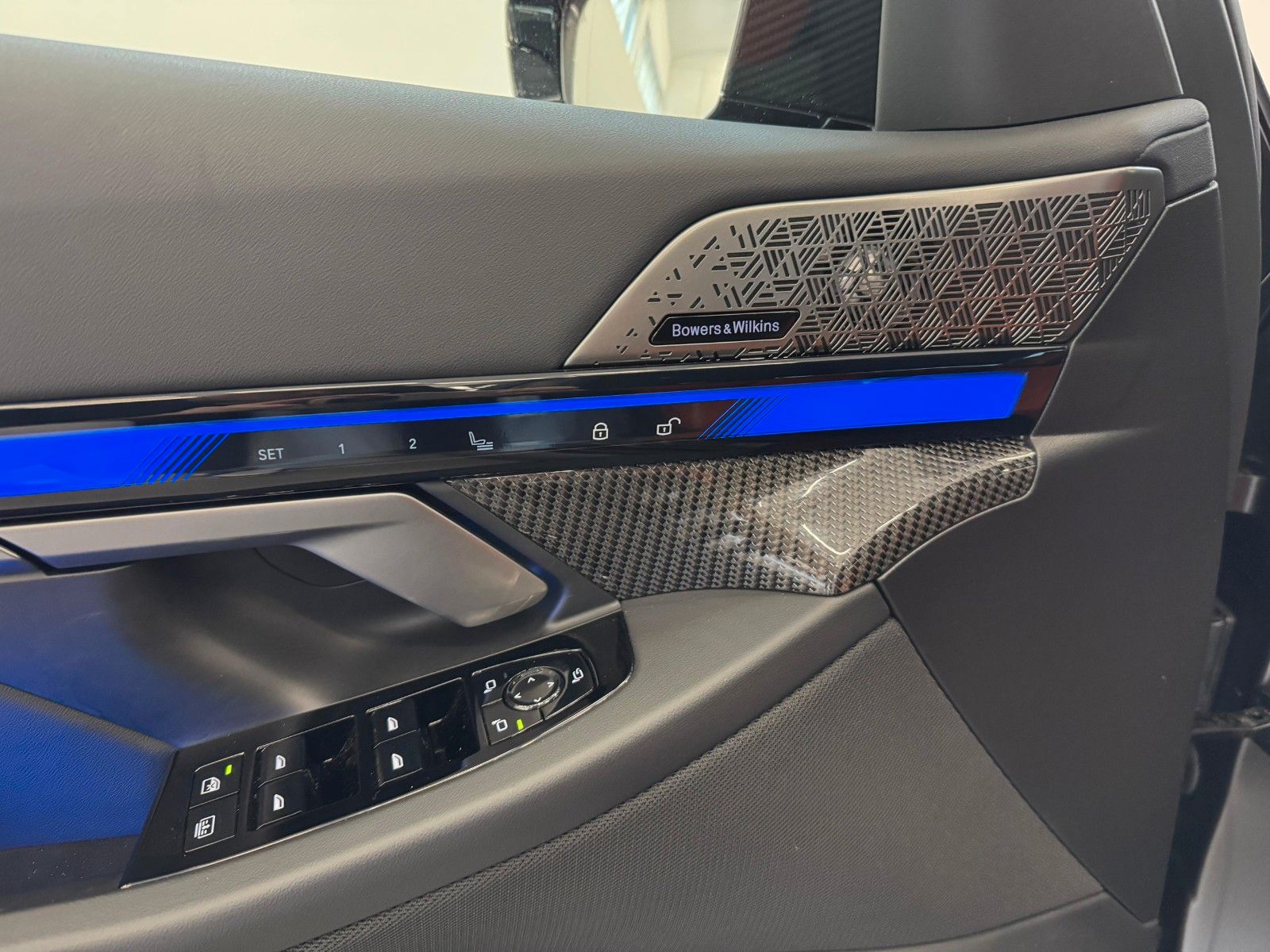 Fahrzeugabbildung BMW M5 Limousine ACC,HUD,B&W,KERAMIK,360,CARBON