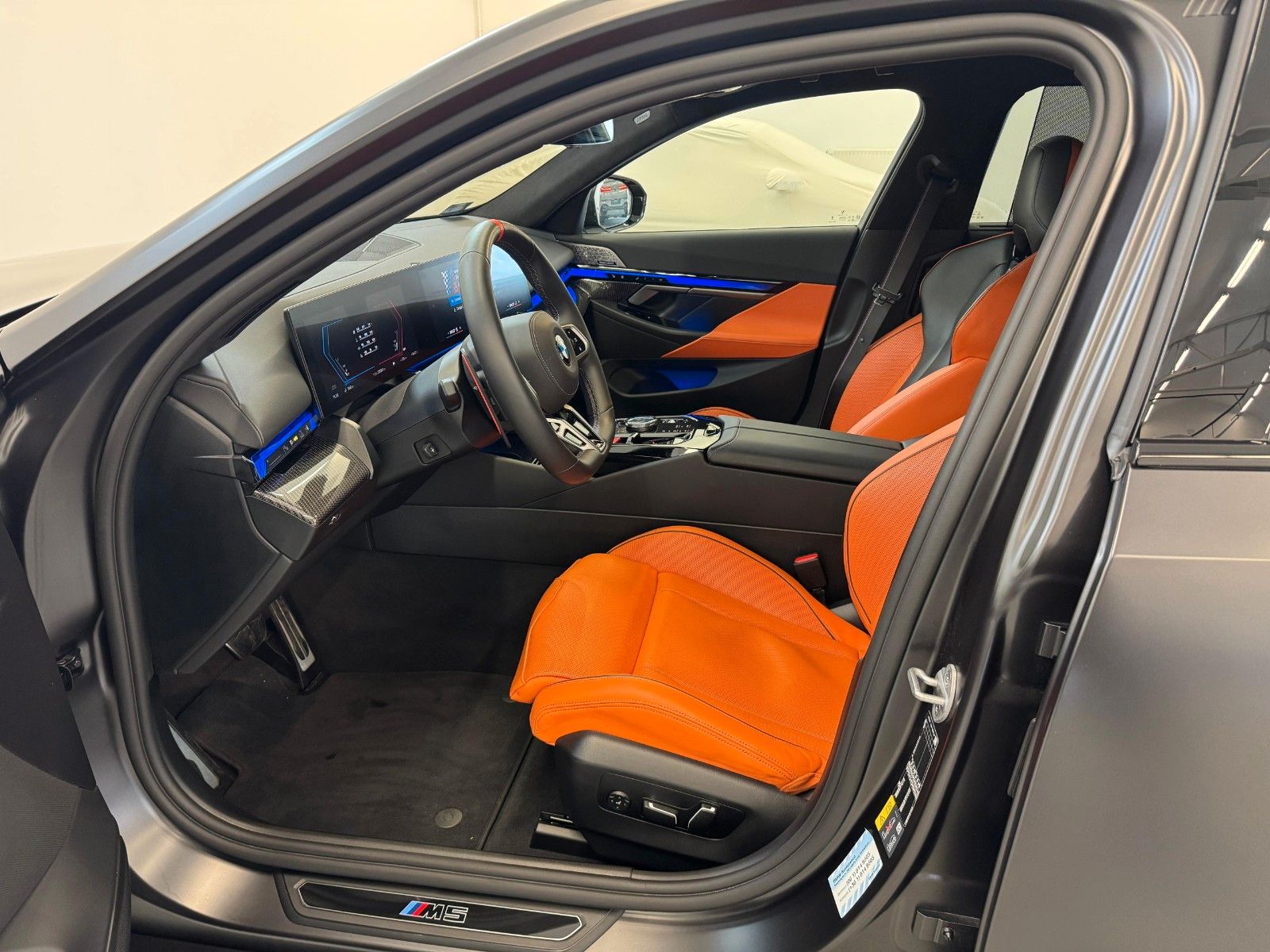 Fahrzeugabbildung BMW M5 Limousine ACC,HUD,B&W,KERAMIK,360,CARBON