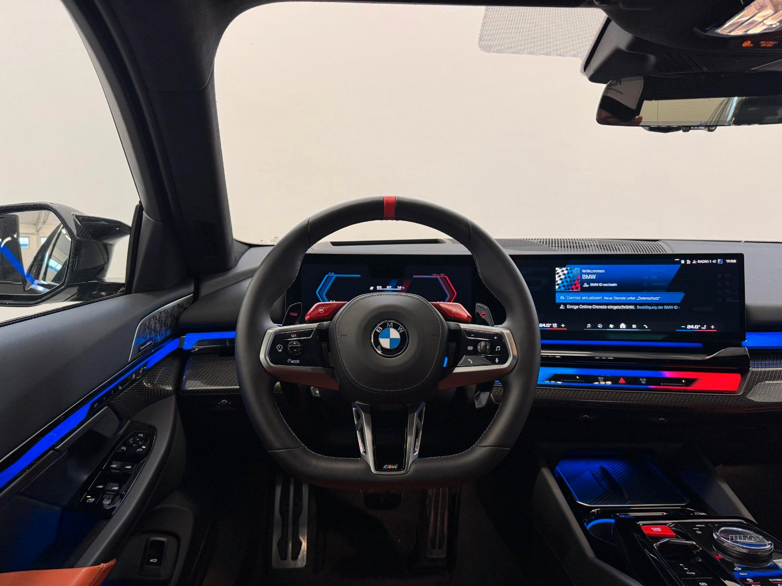 Fahrzeugabbildung BMW M5 Limousine ACC,HUD,B&W,KERAMIK,360,CARBON