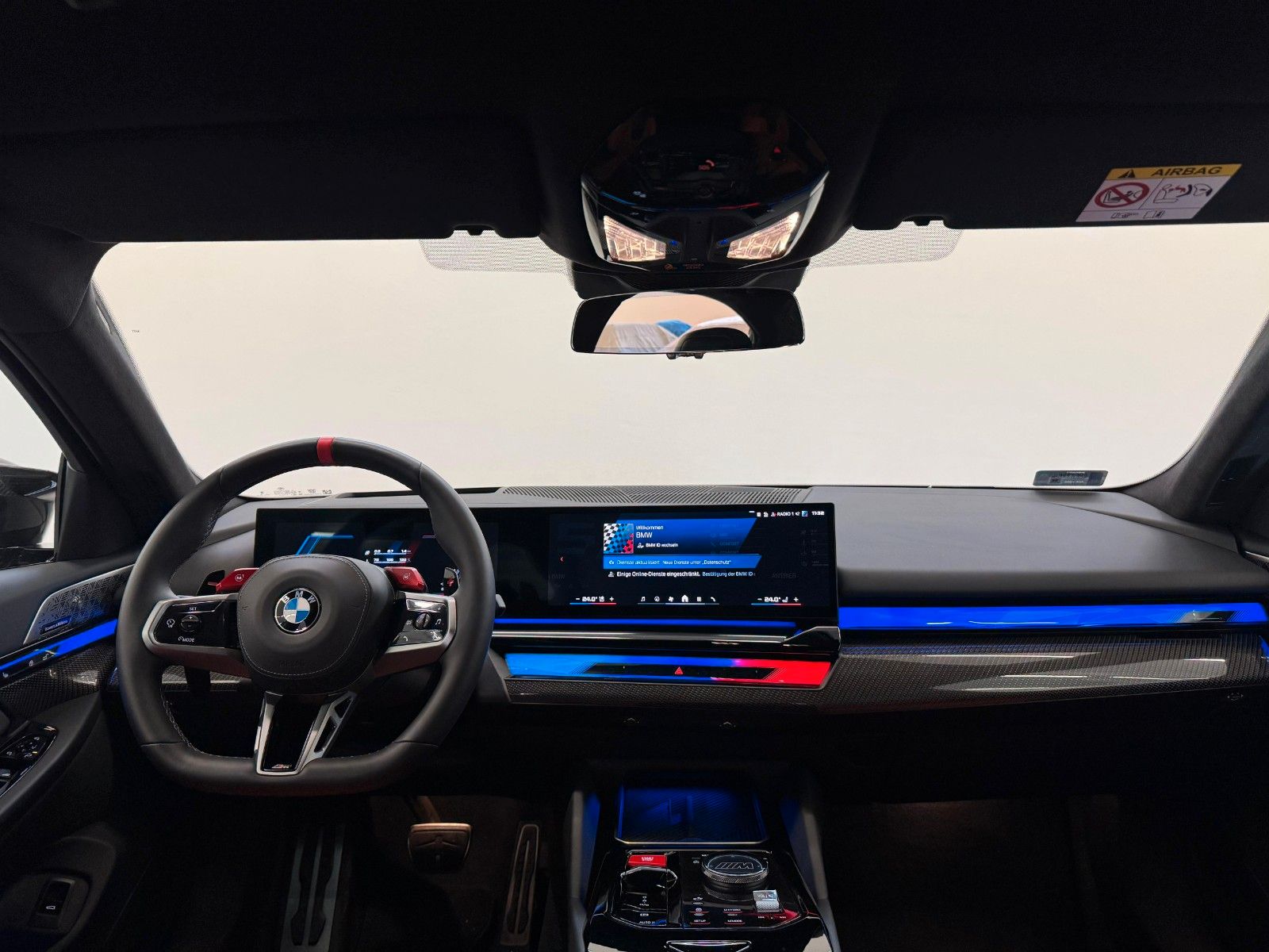 Fahrzeugabbildung BMW M5 Limousine ACC,HUD,B&W,KERAMIK,360,CARBON