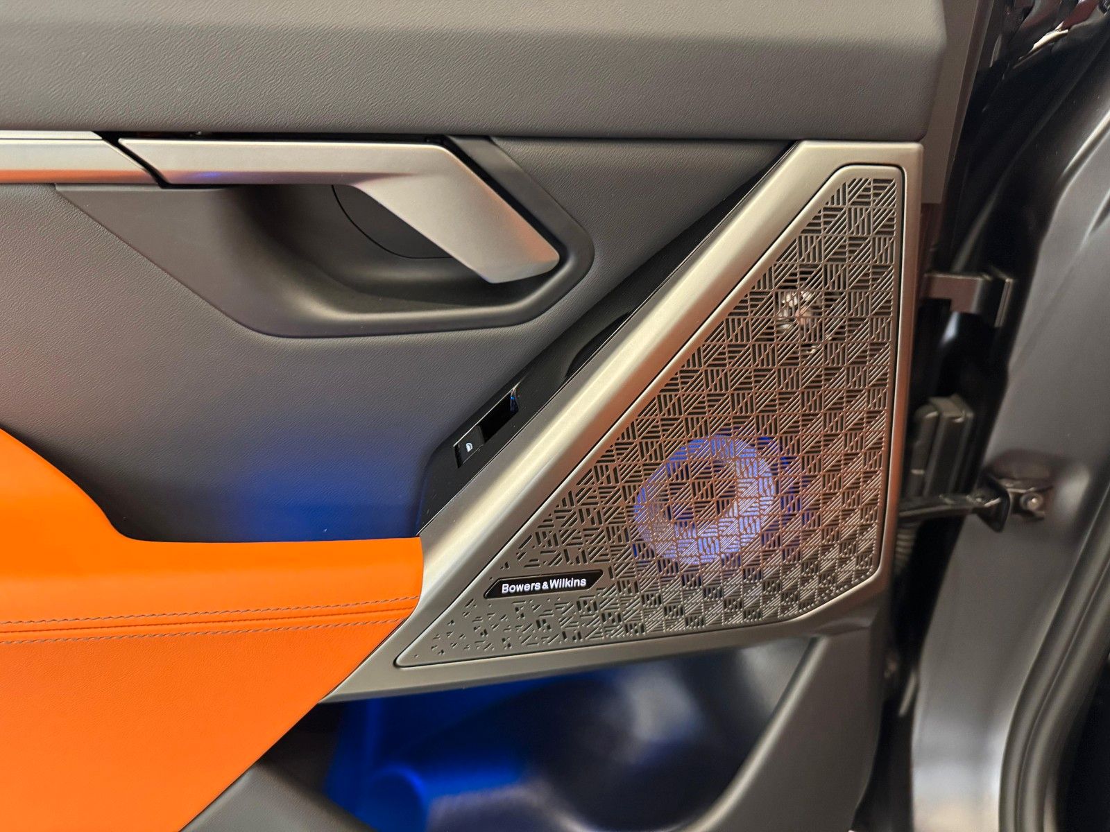 Fahrzeugabbildung BMW M5 Limousine ACC,HUD,B&W,KERAMIK,360,CARBON