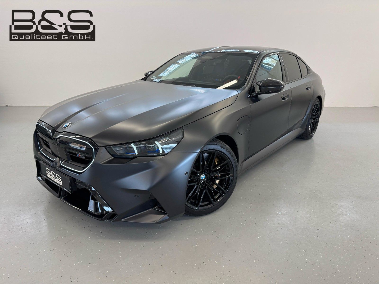 Fahrzeugabbildung BMW M5 Limousine ACC,HUD,B&W,KERAMIK,360,CARBON