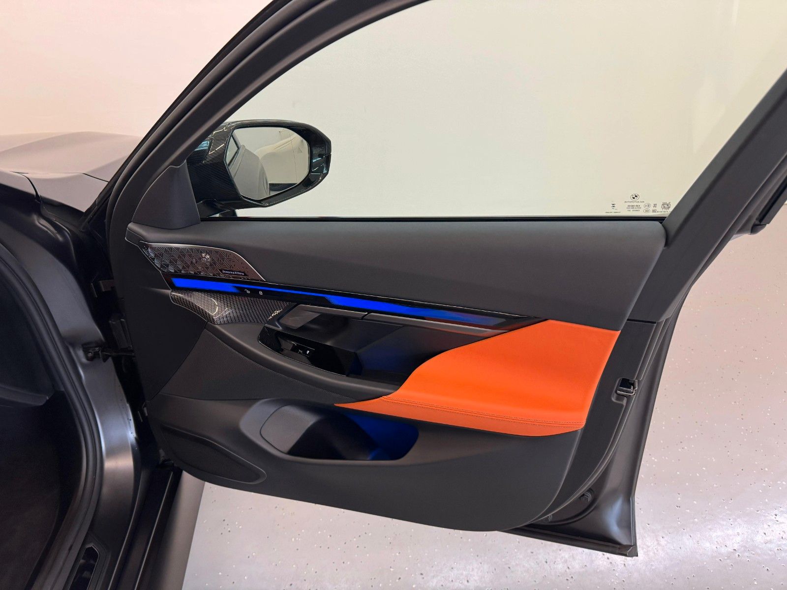 Fahrzeugabbildung BMW M5 Limousine ACC,HUD,B&W,KERAMIK,360,CARBON